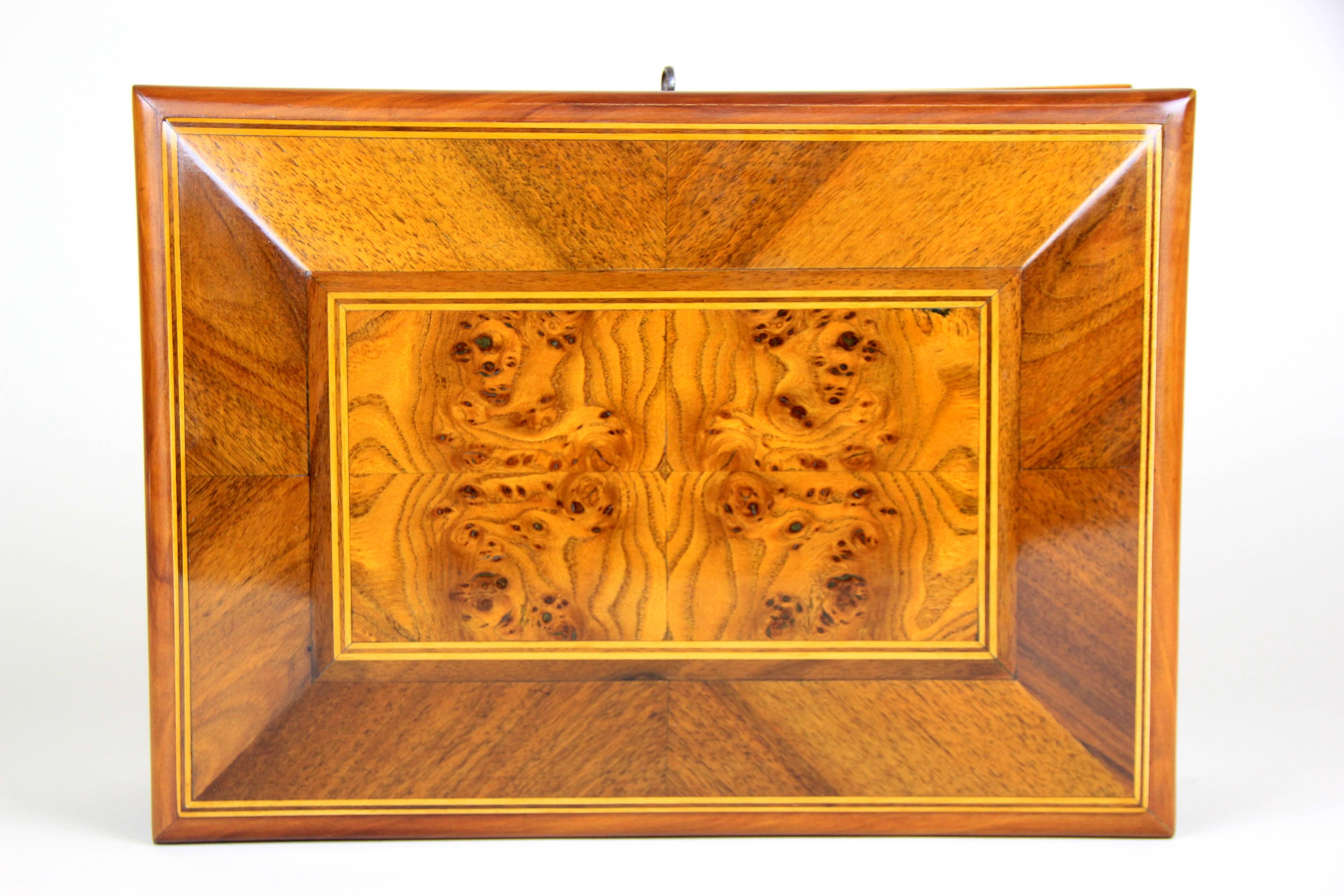 Another brand-new item in our collection is this fine wooden Biedermeier Box from the 2nd Biedermeier era, circa 1870, Austria.
The shaping reminds of a little treasure chest and it truly is - veneered with gorgeous nut wood in a extravagant way