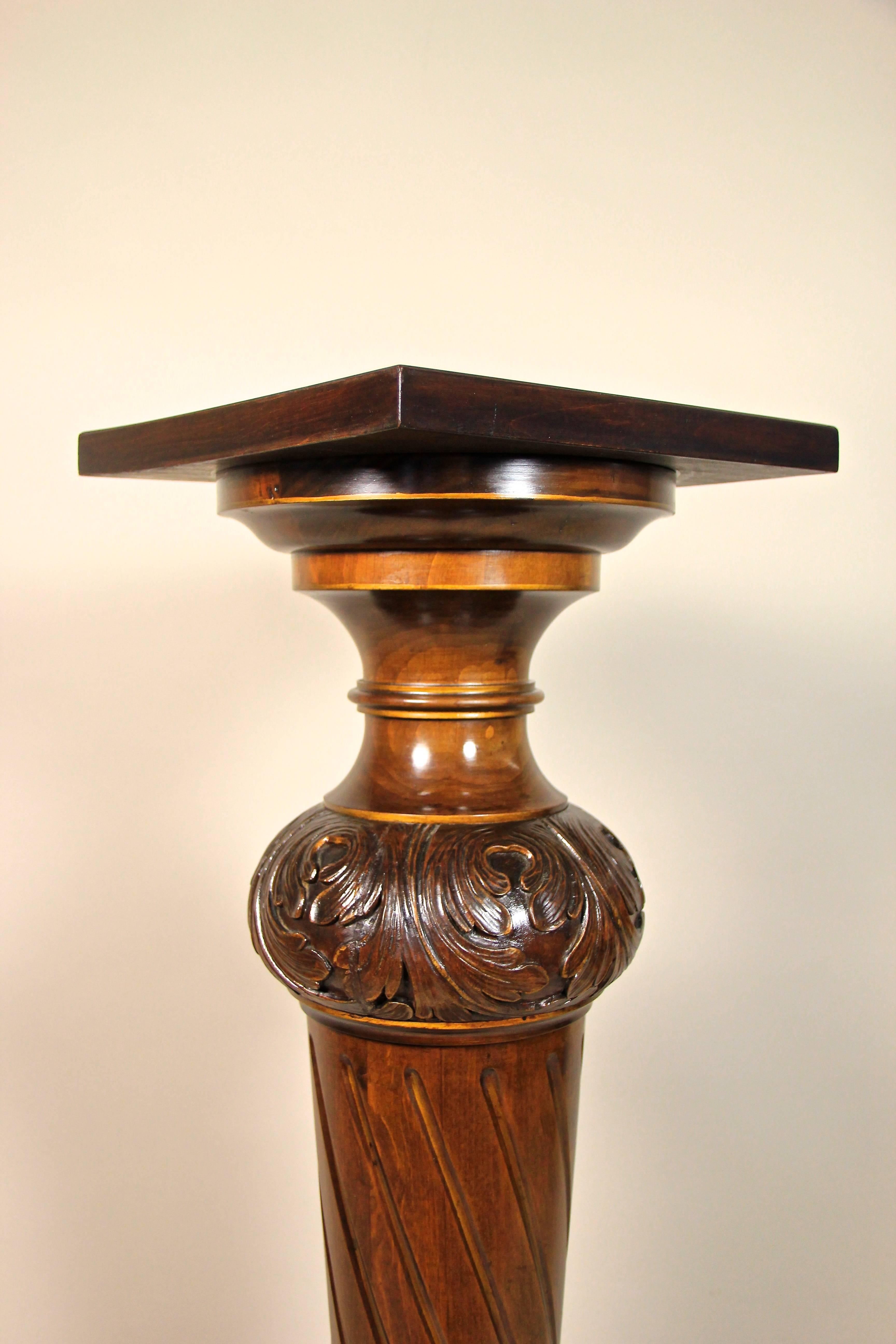 Solid Nut Wood Pedestal, Austria, circa 1870 In Excellent Condition In Lichtenberg, AT