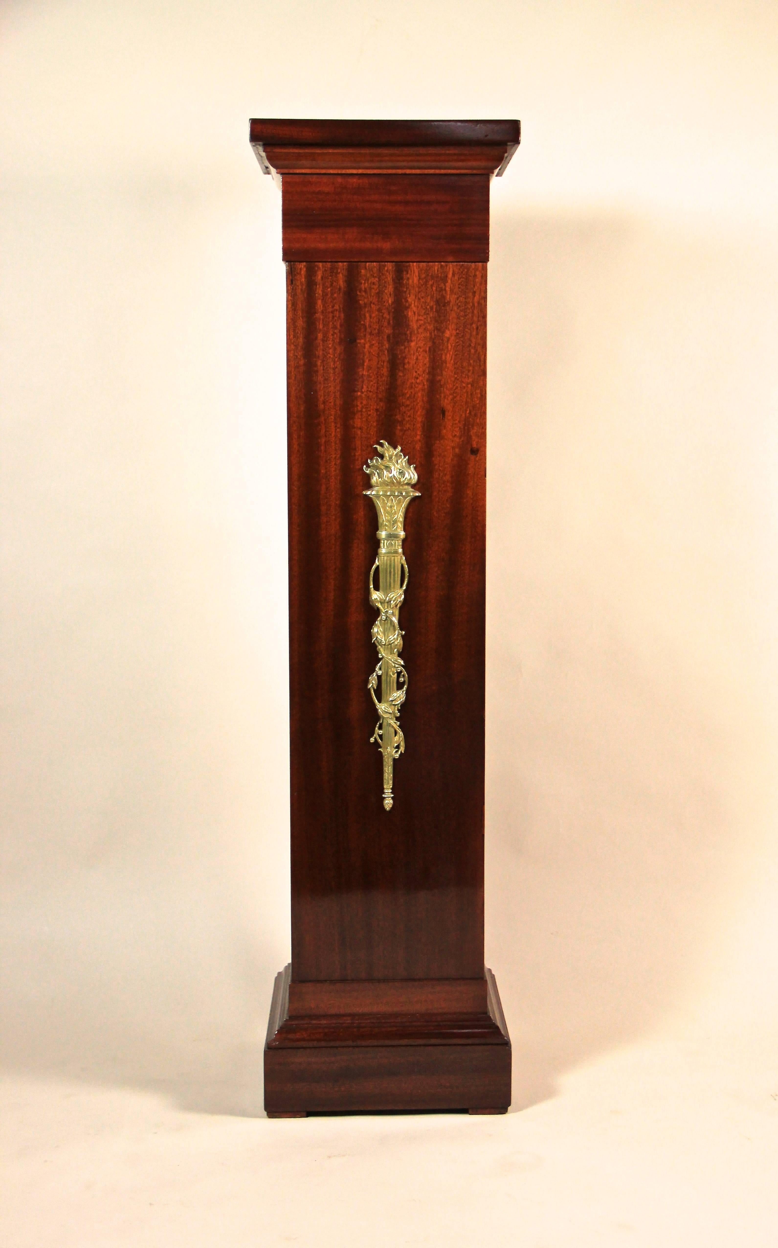 We present to you this great Art Nouveau Pedestal from circa 1900. Made of Fine mahogany veneer in Austria around the turn of the century, this Art Nouveau Pedestal impresses with its straight timeless design and the beautiful selected mahogany