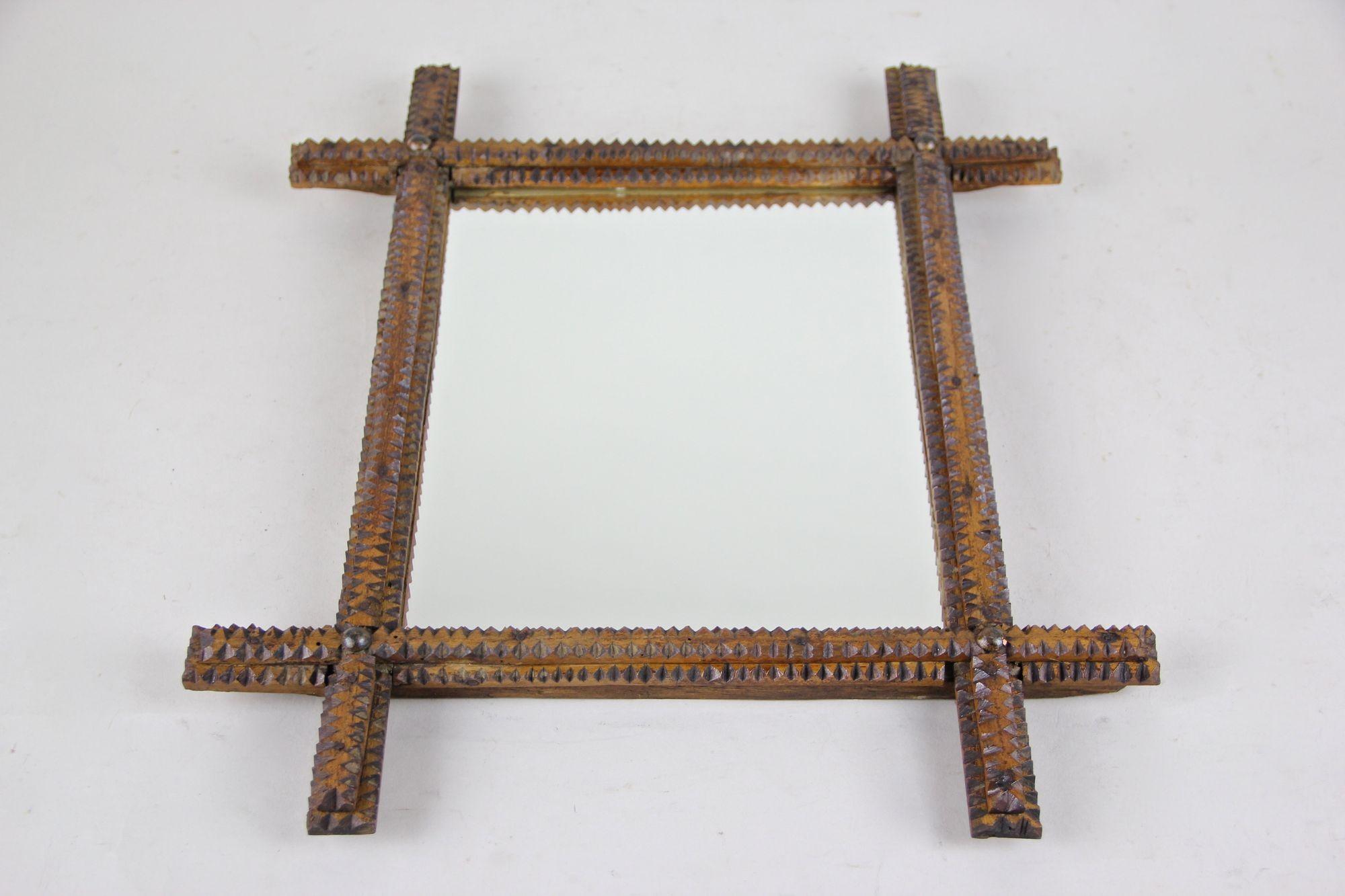 Rustico Specchio da parete rustico Tramp Art del XIX secolo, intagliato a mano, Austria, circa 1870 in vendita