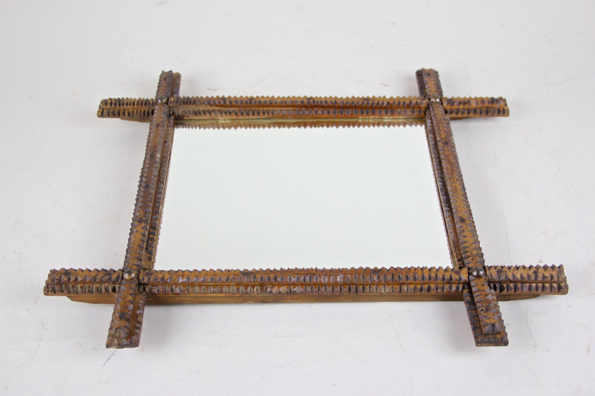 Specchio da parete rustico Tramp Art del XIX secolo, intagliato a mano, Austria, circa 1870 in vendita 5