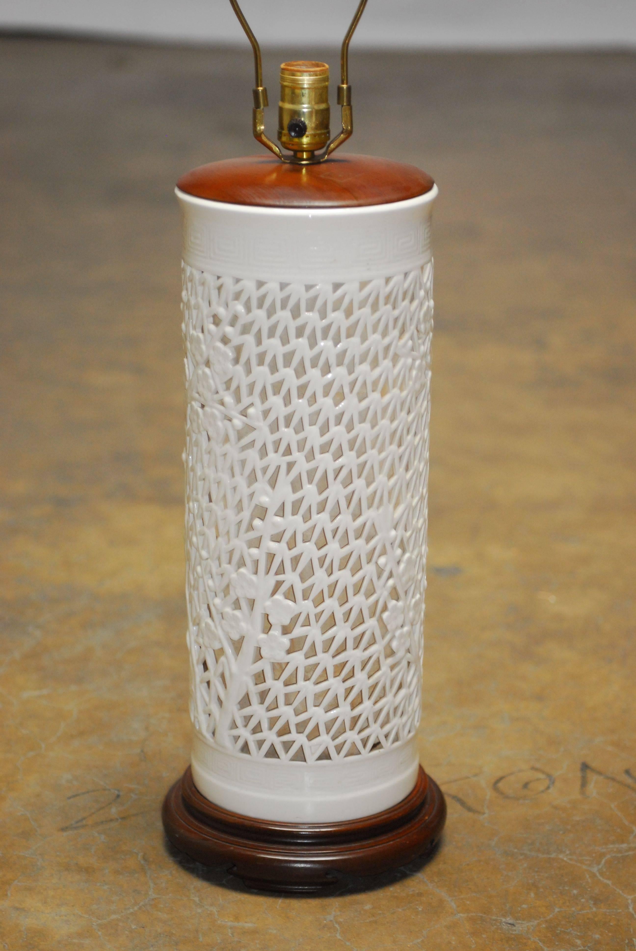 Blanc De Chine Reticulated Porcelain Table Lamp In Excellent Condition In Rio Vista, CA