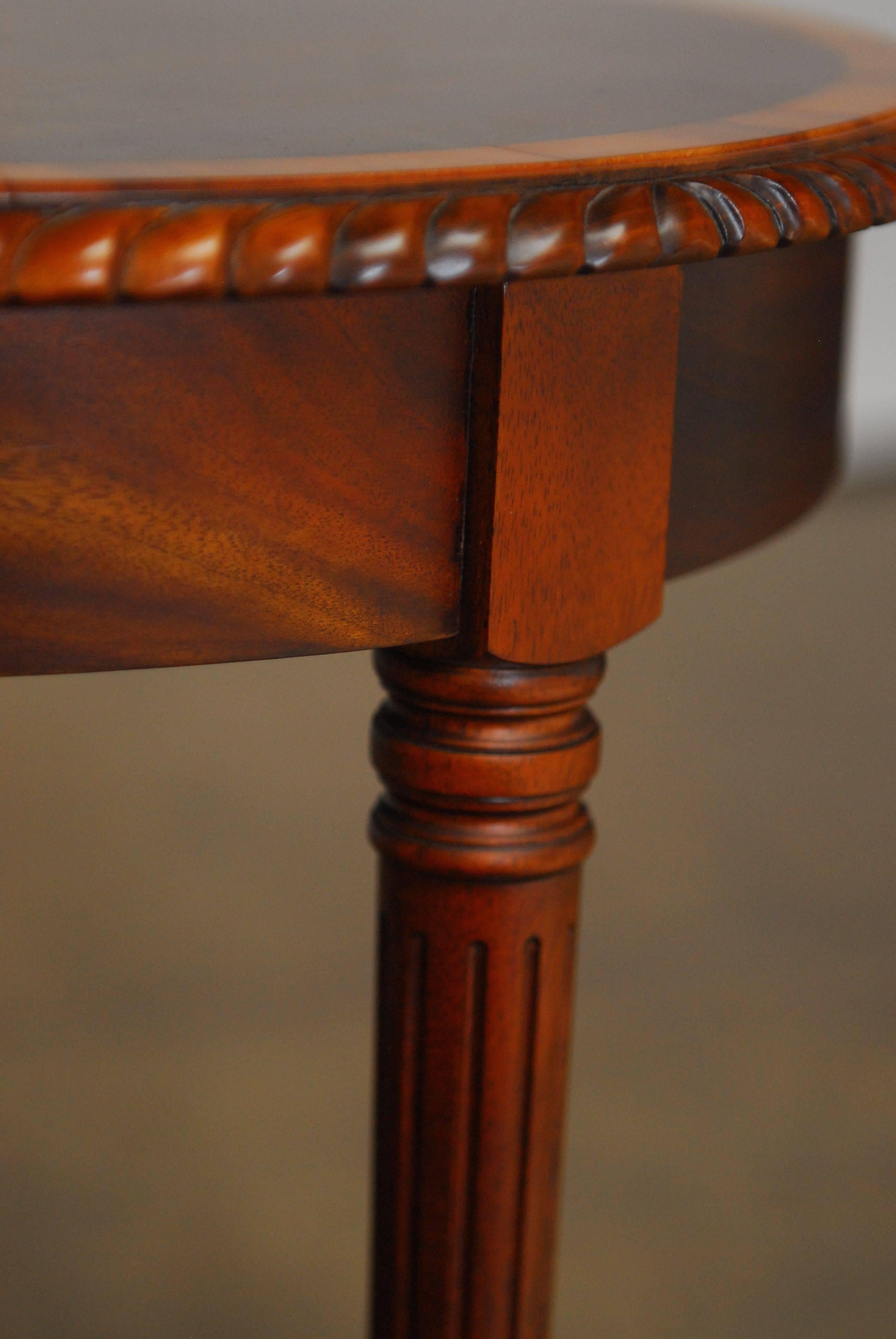 Pair of Regency Carved Mahogany Gueridon Side Tables In Excellent Condition In Rio Vista, CA