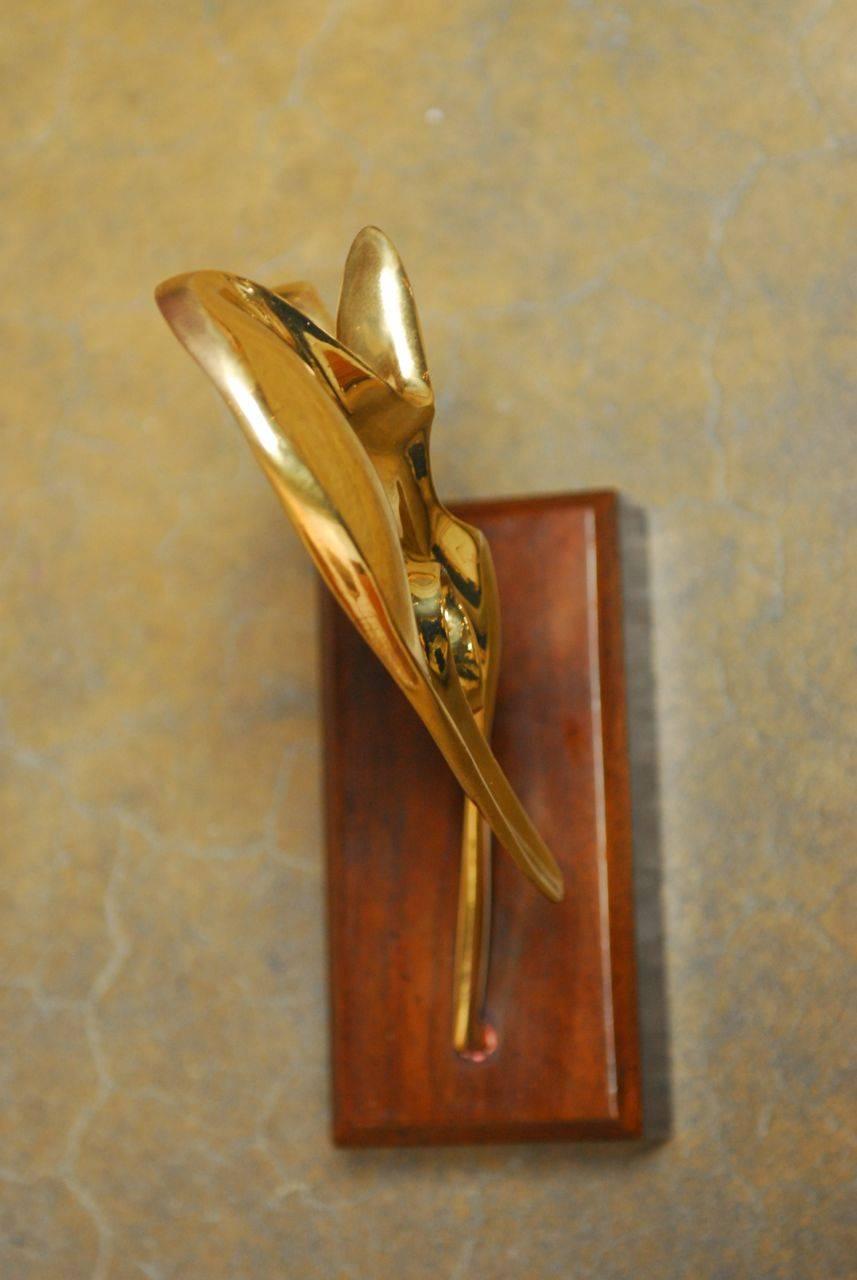 Mid-Century Brass Seagull Sculpture on Stand In Good Condition In Rio Vista, CA