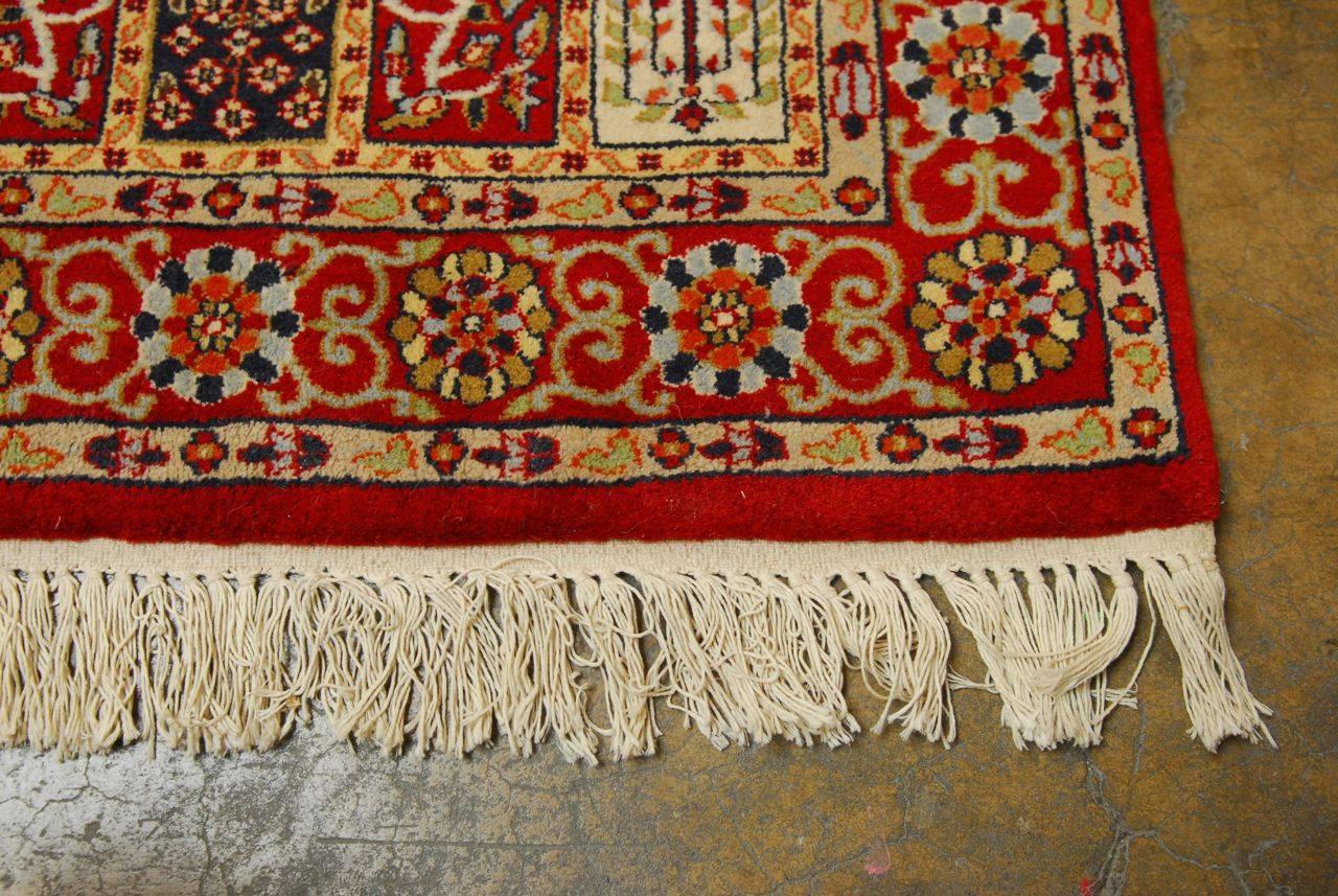 Indo Baktiari Dekorativer Teppich (Indisch) im Angebot