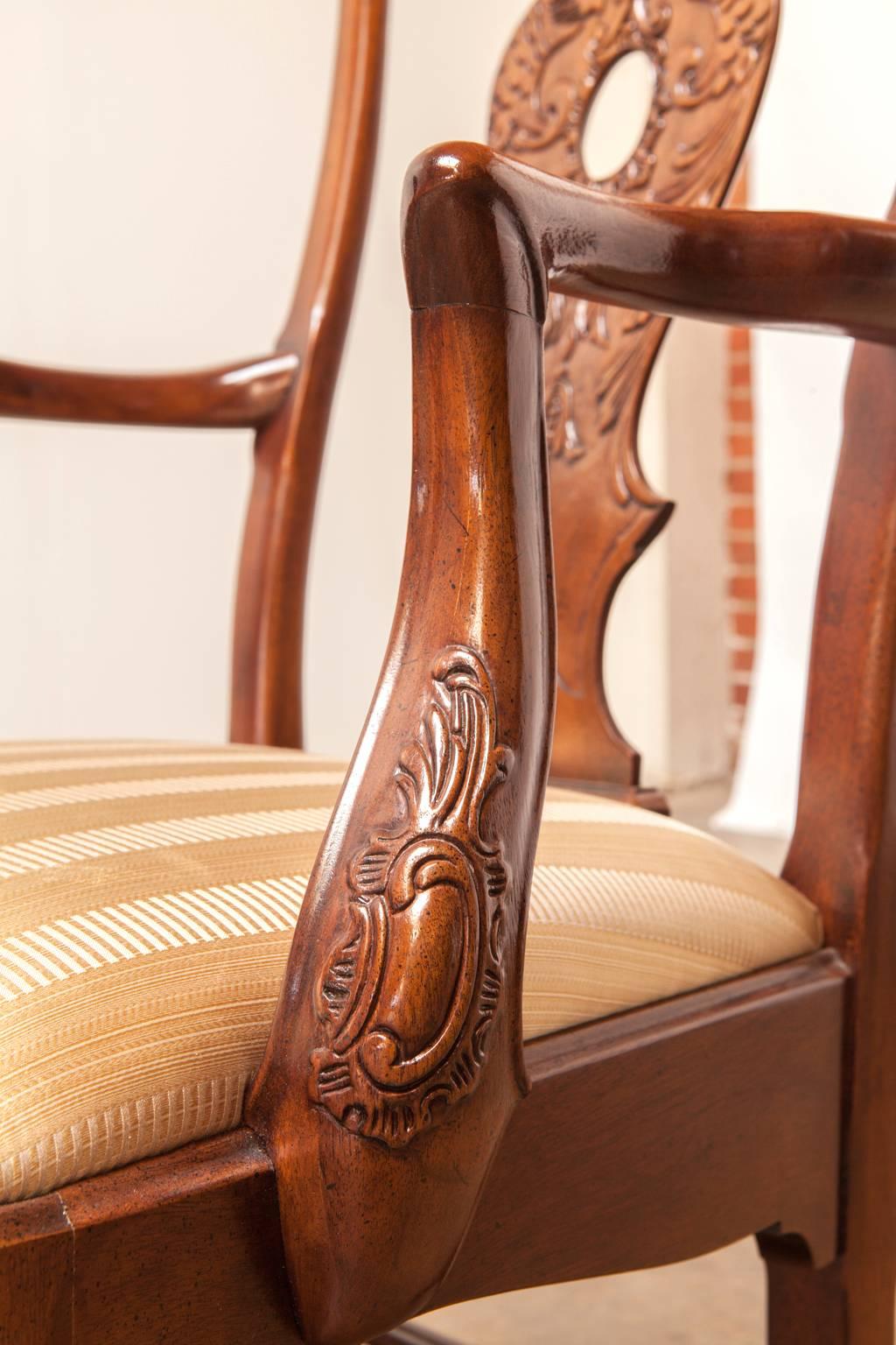 Set of 12 Carved Mahogany Georgian Style Dining Chairs by Henredon In Excellent Condition In Rio Vista, CA