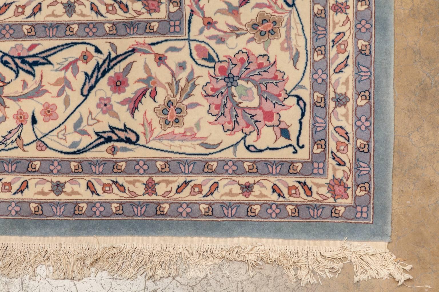 Large Vintage Indian Agra Carpet In Excellent Condition In Rio Vista, CA