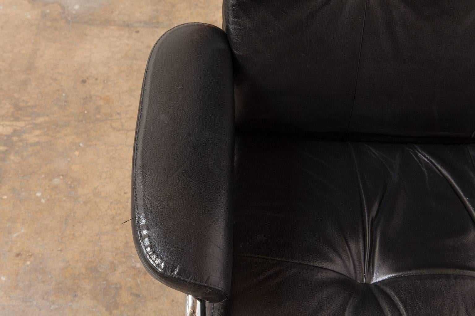 ekornes black leather recliner