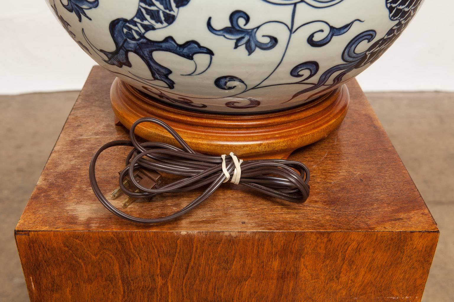 Blue and White Chinese Porcelain Dragon Vase Table Lamp In Excellent Condition In Rio Vista, CA