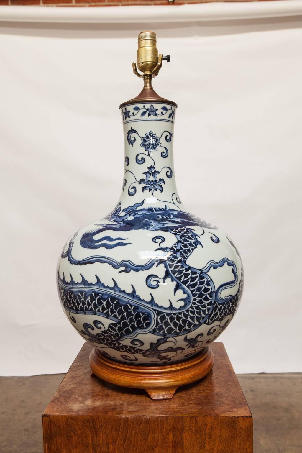20th Century Blue and White Chinese Porcelain Dragon Vase Table Lamp