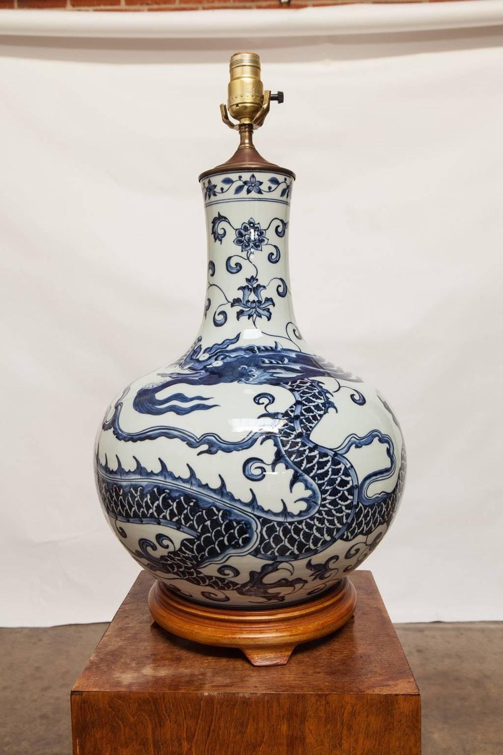 Blue and White Chinese Porcelain Dragon Vase Table Lamp For Sale at 1stdibs