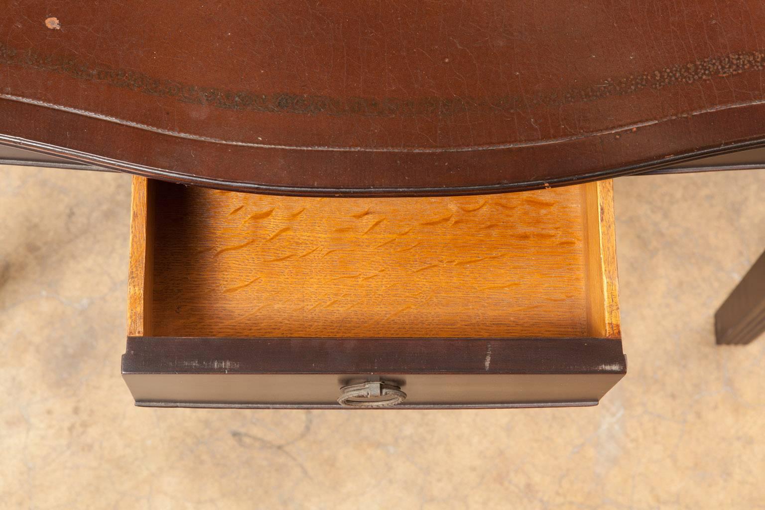 Serpentine Leather Top Occasional Table In Excellent Condition For Sale In Rio Vista, CA