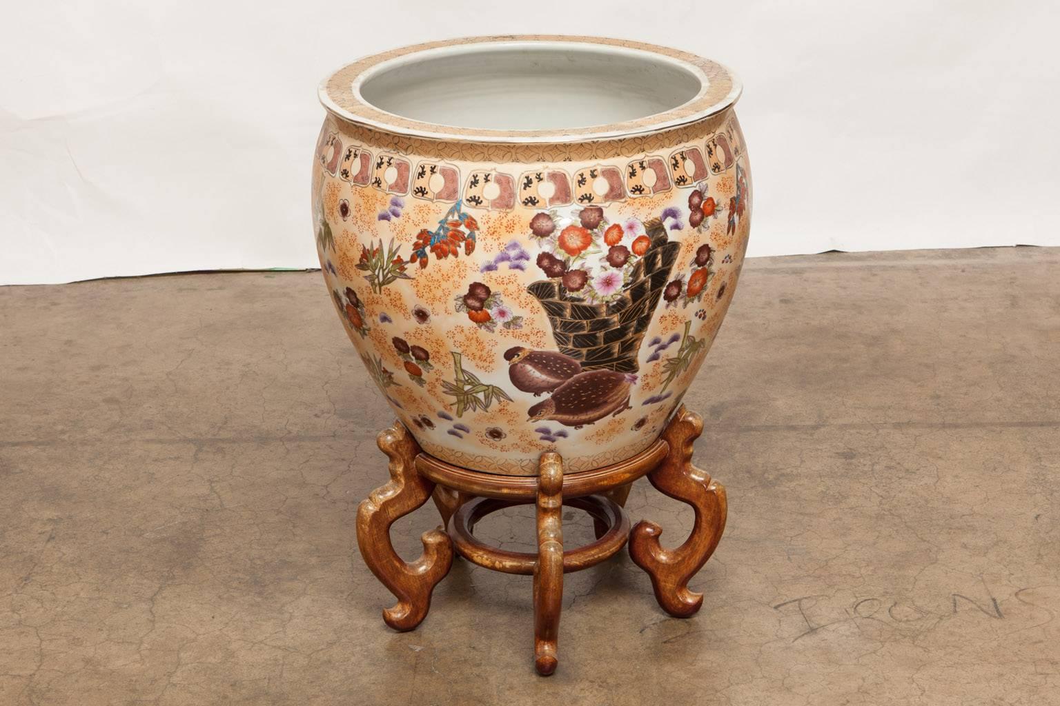 Chinese Porcelain Fish Bowl Jardiniere on Stand In Excellent Condition In Rio Vista, CA
