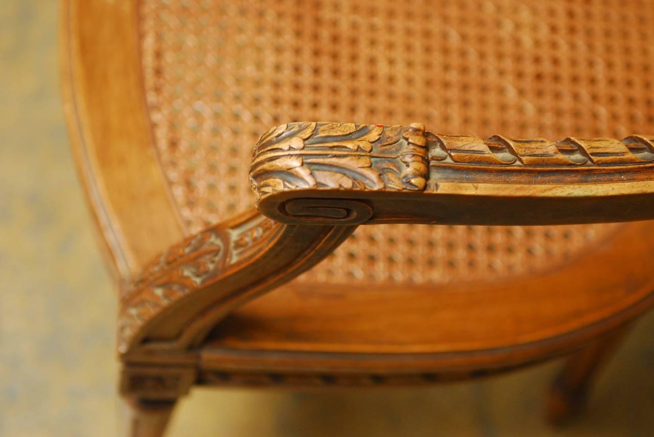 Fauteuil neoclassico Louis Shields Back Caned In condizioni buone in vendita a Rio Vista, CA