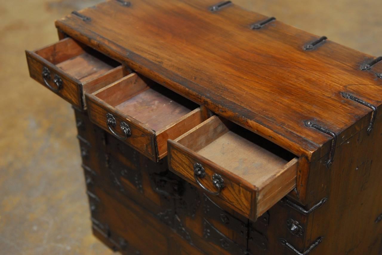 how to authenticate tansu chest