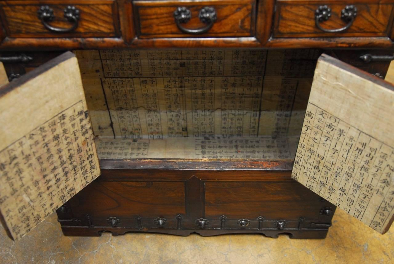Hand-Crafted 19th Century Korean Tansu Bandaji Chest