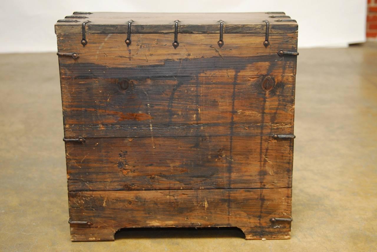 19th Century Korean Tansu Bandaji Chest In Excellent Condition In Rio Vista, CA