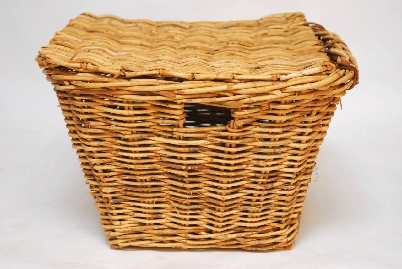 French Rattan Lidded Harvest Basket with Handles In Good Condition In Rio Vista, CA