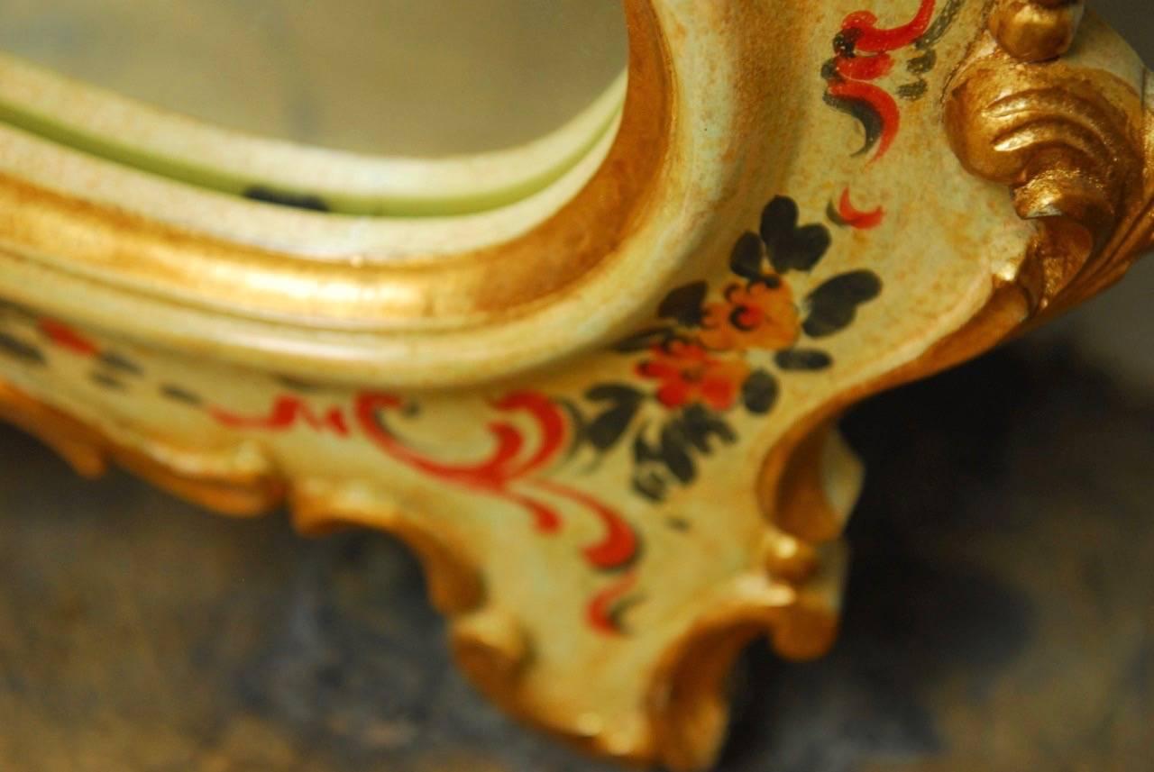 Miroir vénitien chinoiserie doré et laqué en vente 1