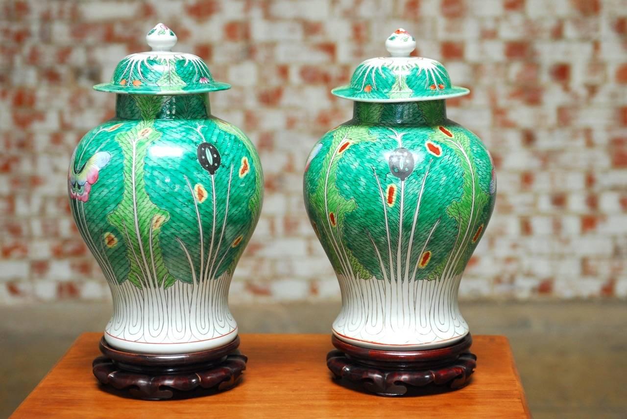 Pair of Chinese Qing Cabbage Leaf and Butterfly Ginger Jars In Excellent Condition In Rio Vista, CA