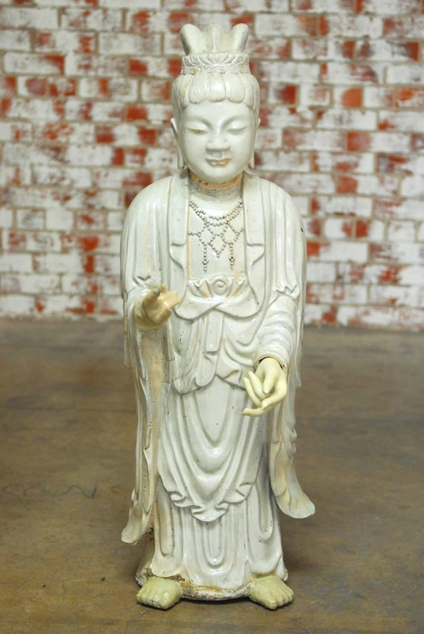 Fait main Paire de divinités célestes chinoises Guanyin en céramique émaillée  en vente