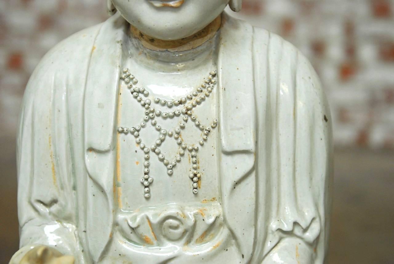 Qing Paire de divinités célestes chinoises Guanyin en céramique émaillée  en vente