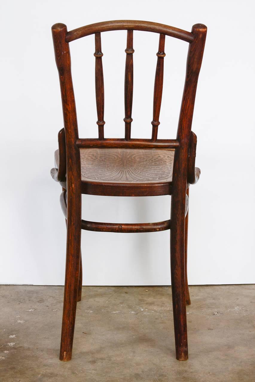 Set of Four Thonet Bentwood A9800 Dining Chairs In Distressed Condition In Rio Vista, CA