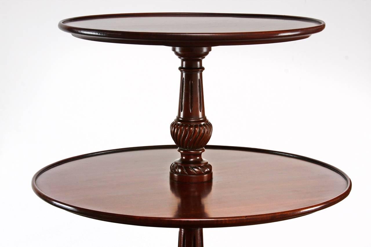 Rare 19th century Georgian four-tier dumbwaiter constructed from fine mahogany. Each pedestal is graduated from the top 16