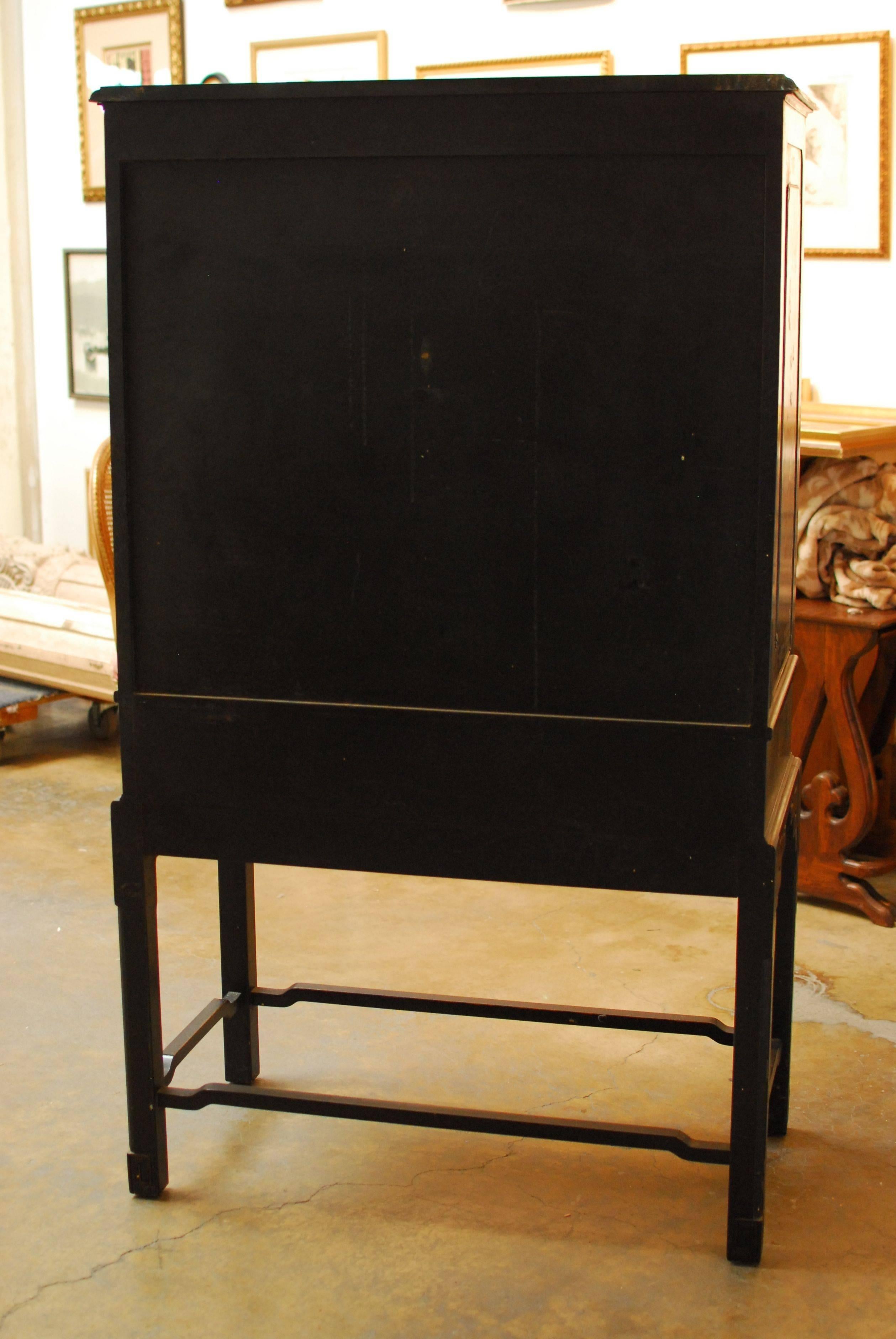 Chinoiserie Black Lacquer Cocktail Bar Cabinet In Good Condition In Rio Vista, CA