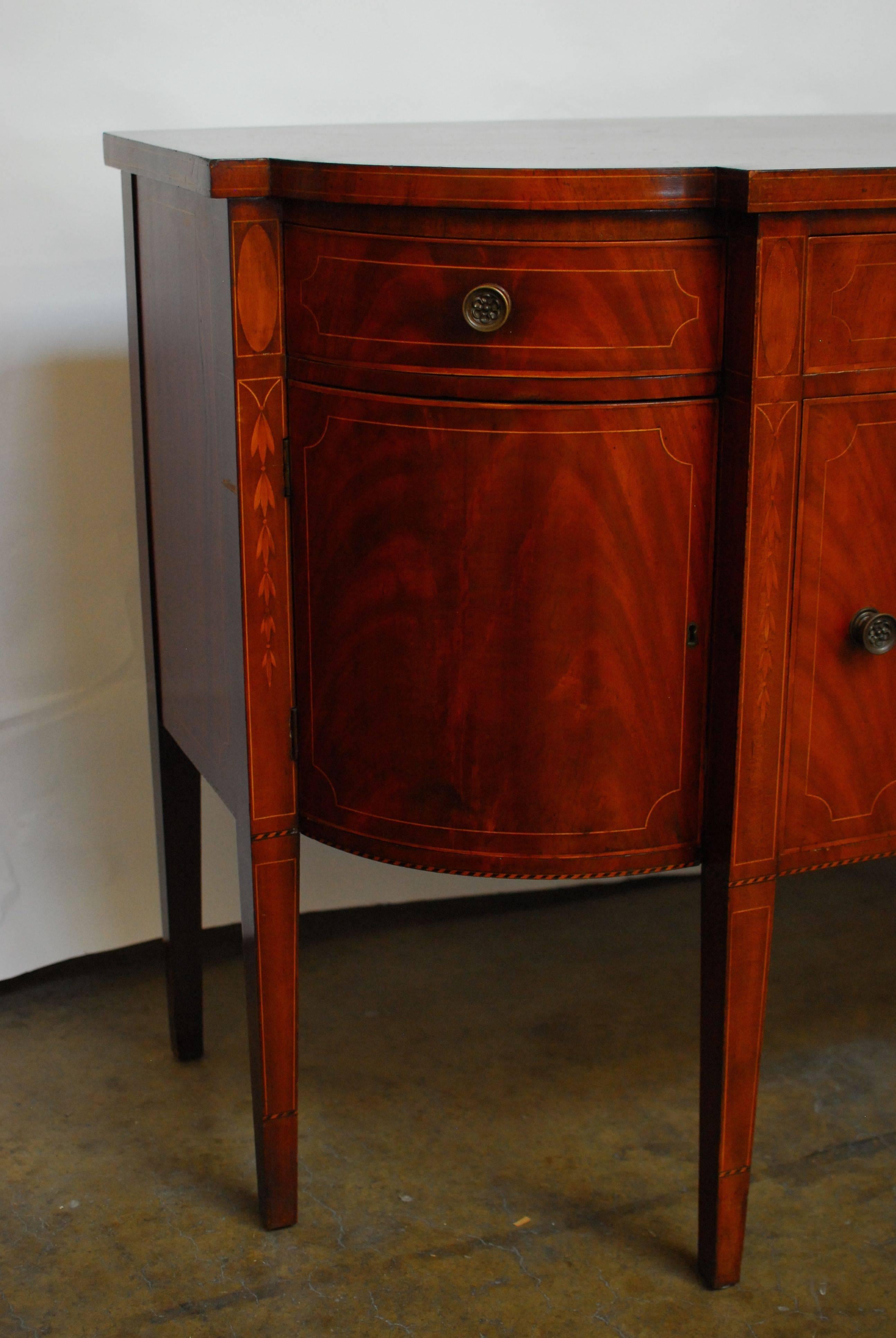 Hepplewhite American Federal Mahogany Sideboard