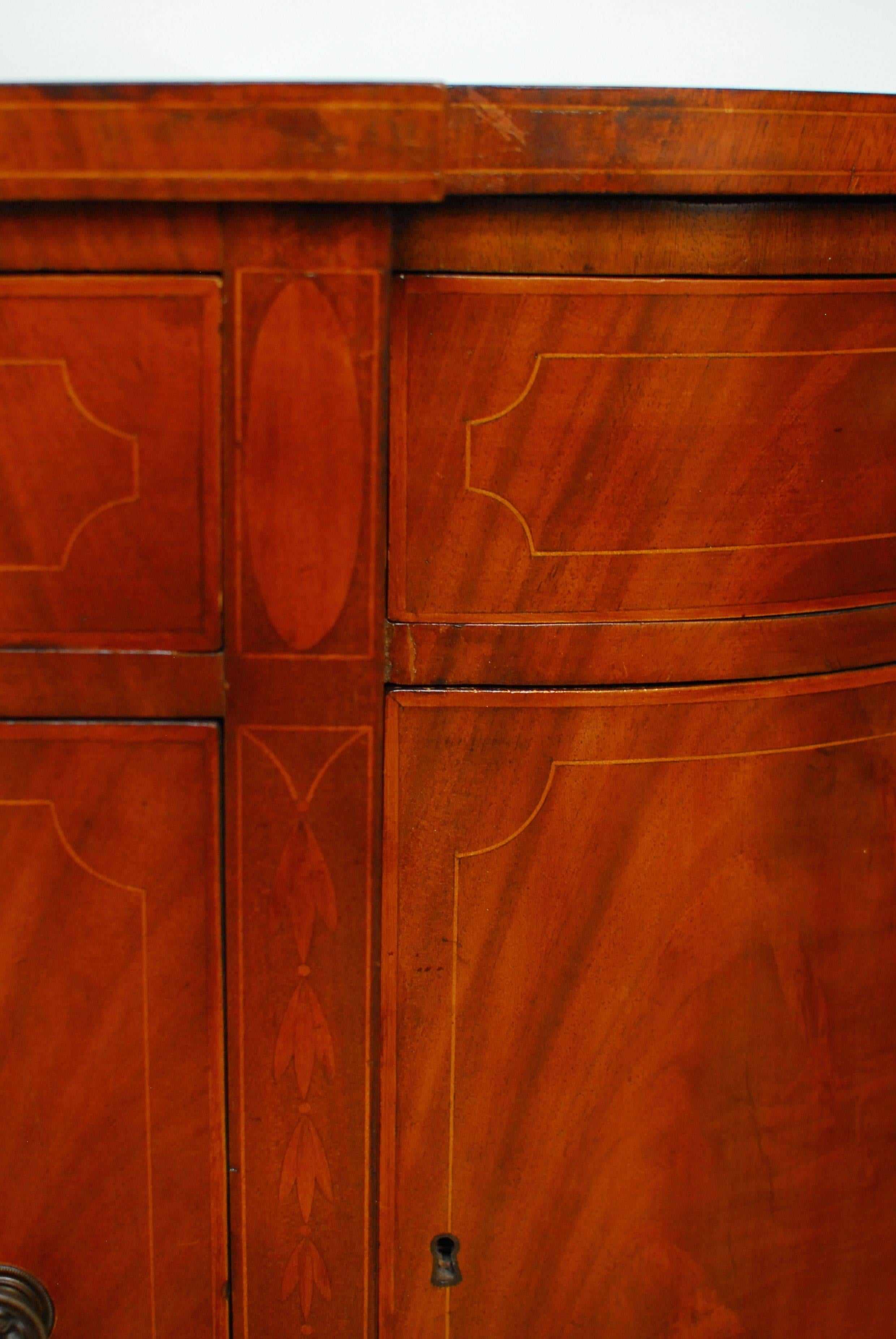 Hand-Crafted American Federal Mahogany Sideboard