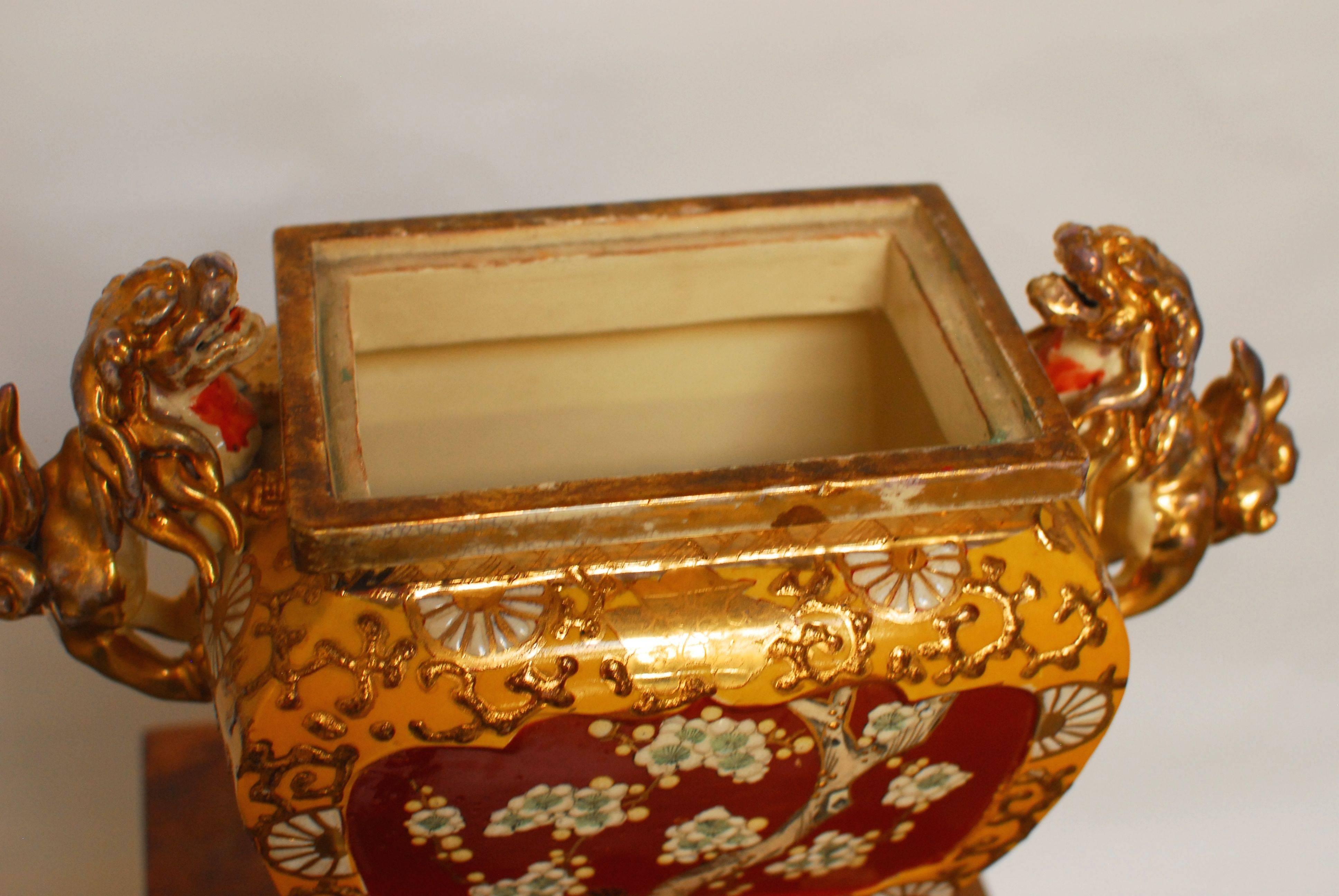 Large Japanese Satsuma Censer with Foo Lions In Good Condition In Rio Vista, CA