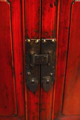 chinesischer roter Lack-Schrank