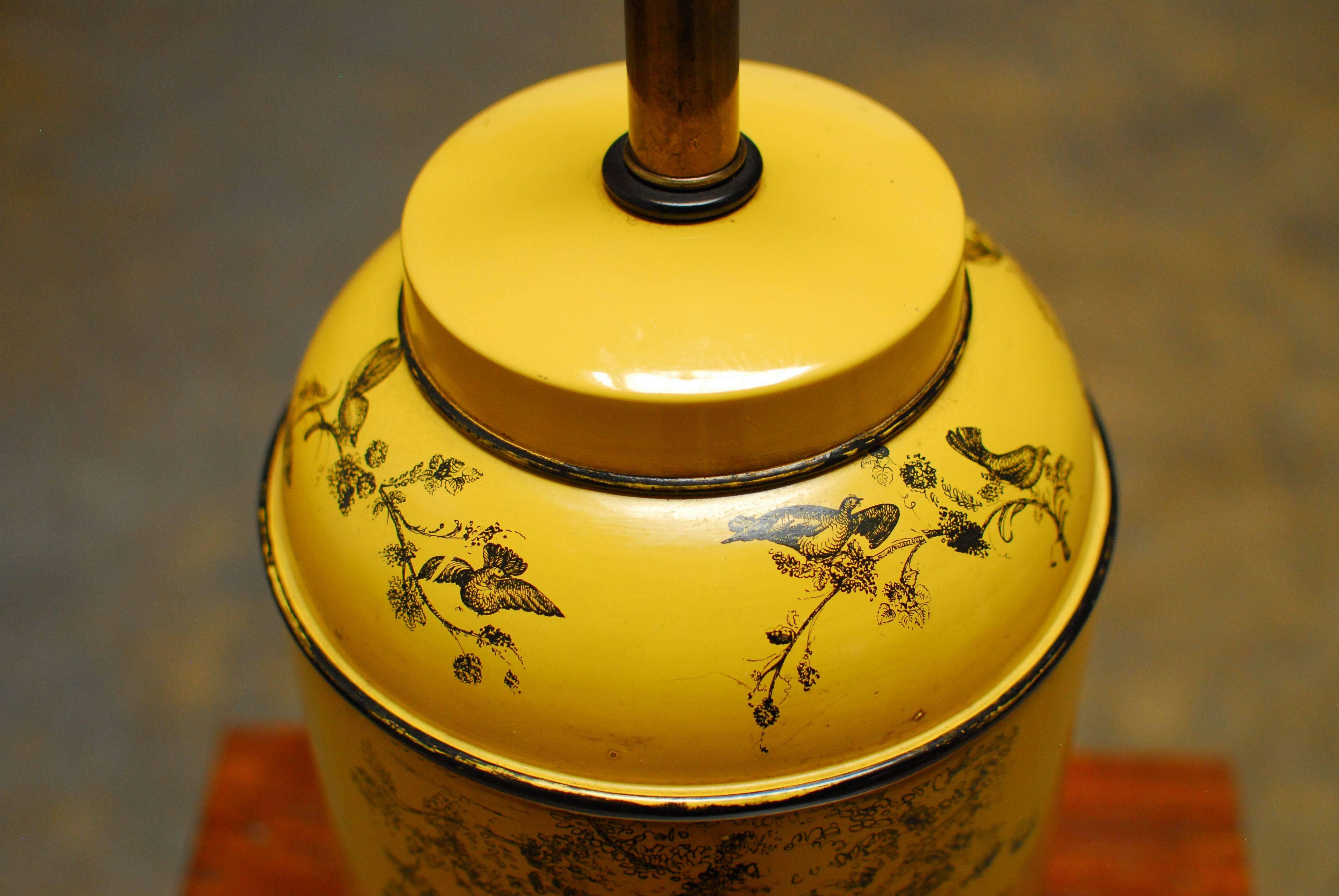 French Tea Canister Tole Lamp In Excellent Condition In Rio Vista, CA