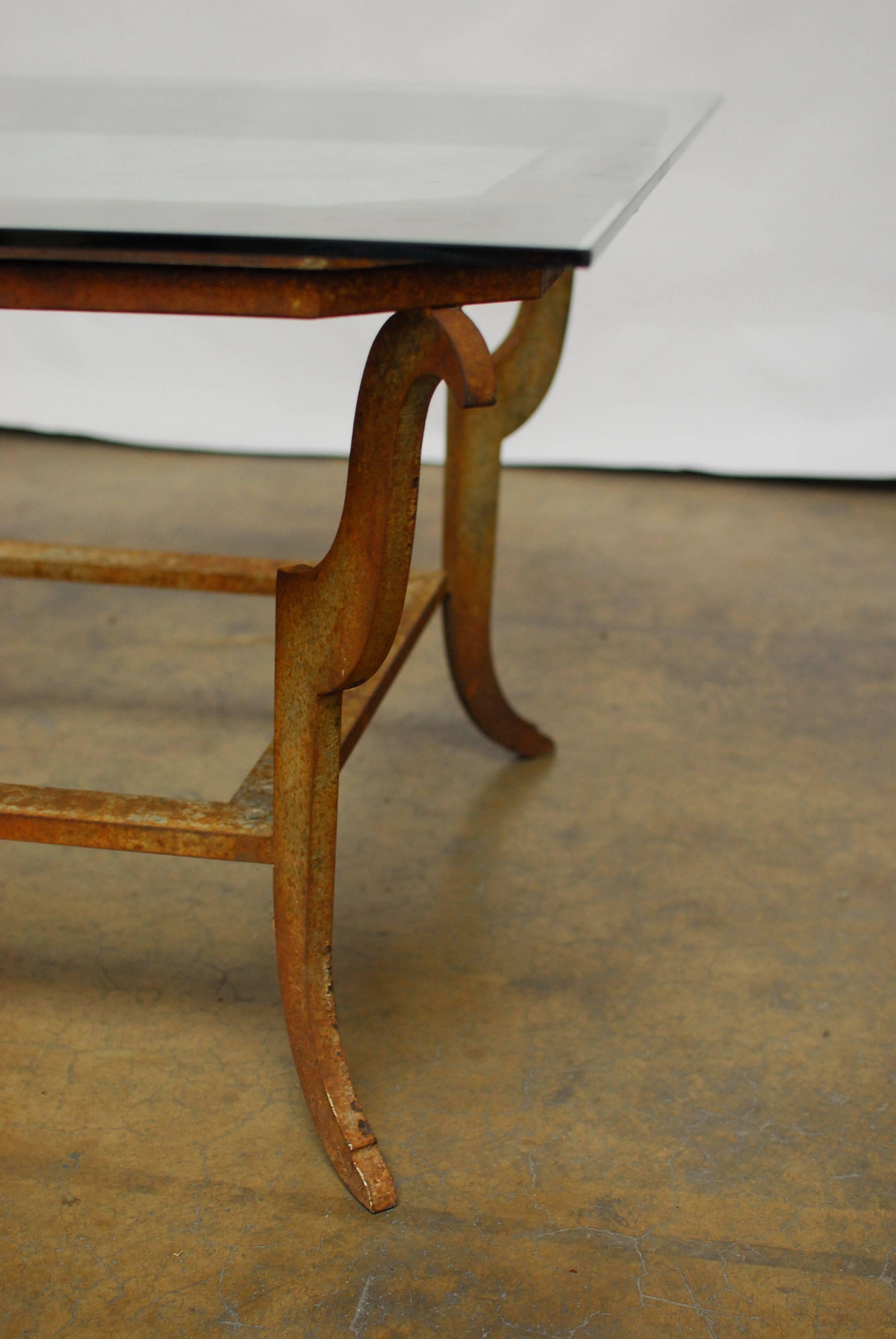20ième siècle Table basse en acier patiné sculpté en vente
