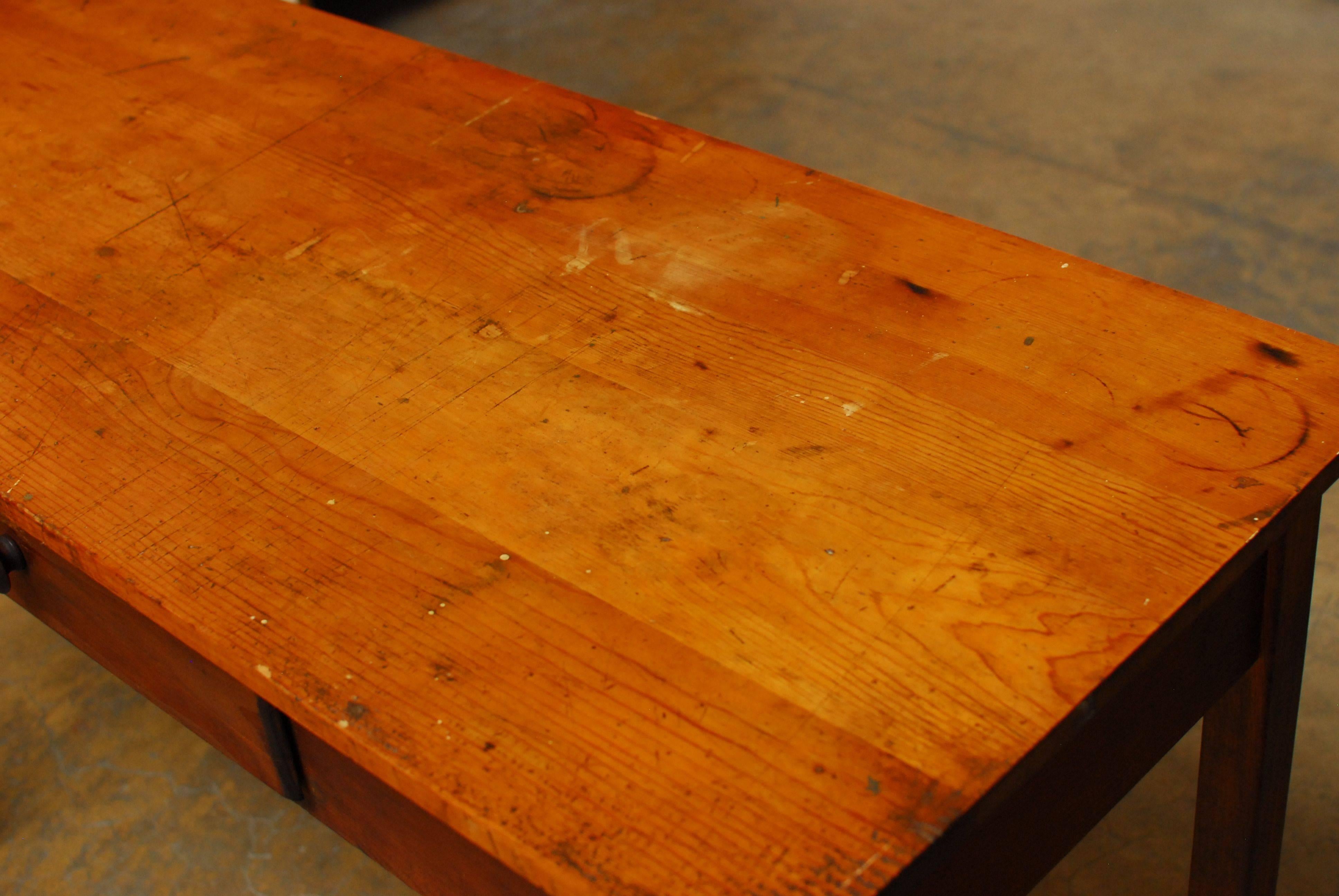 Primitive Desk In Good Condition In Rio Vista, CA