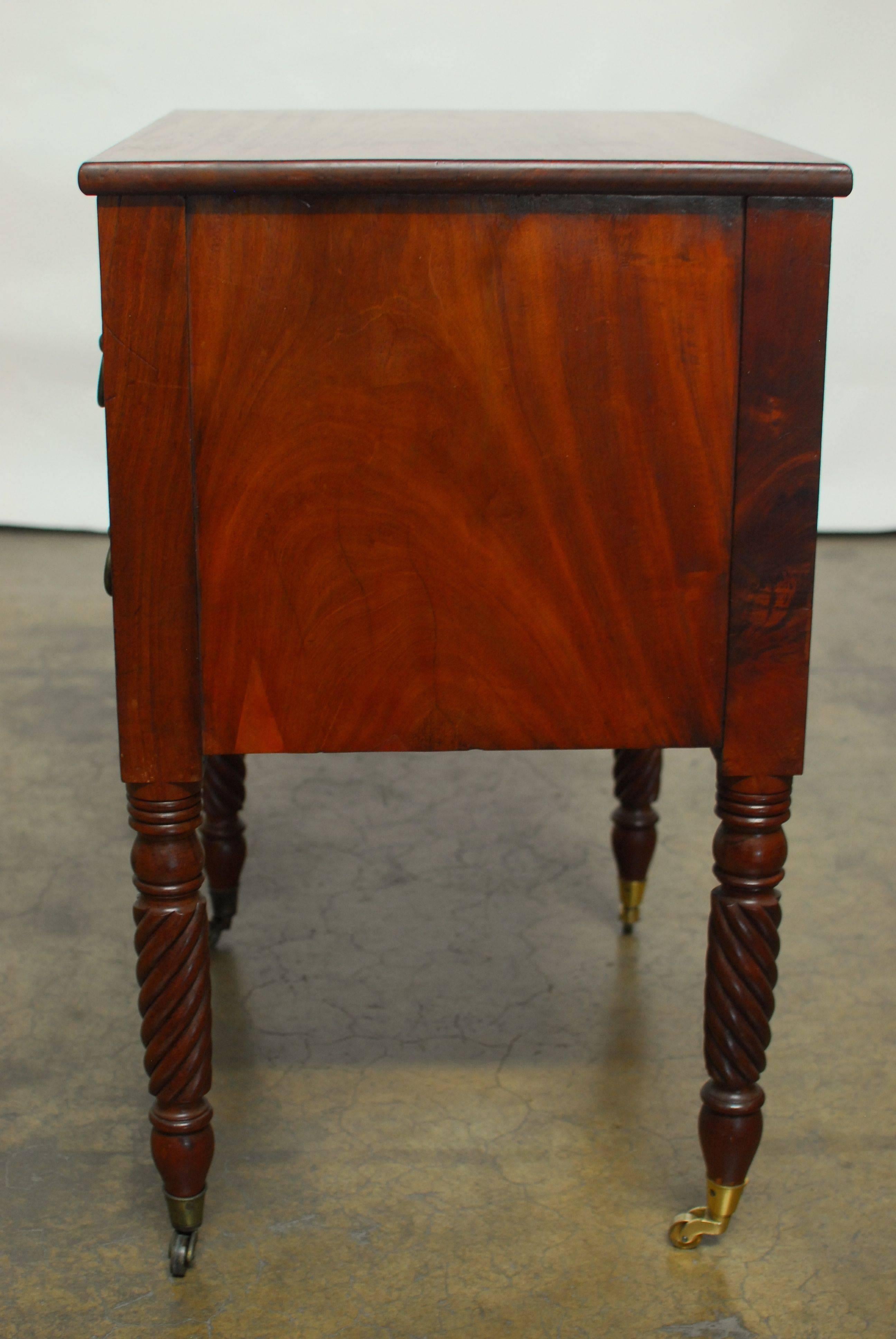 19th Century Federal Mahogany Work Table In Excellent Condition In Rio Vista, CA