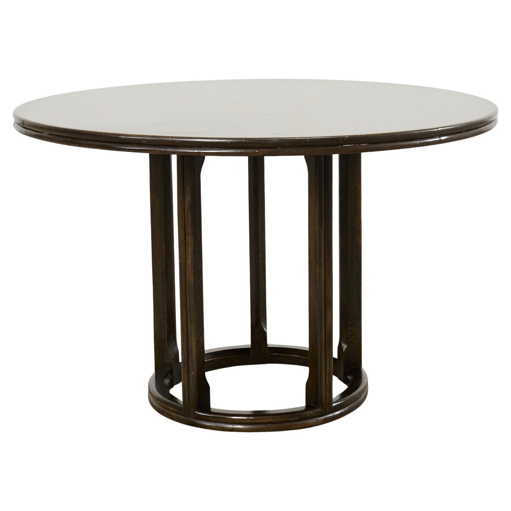 Mesa de comedor de ratán de roble redonda, orgánica y moderna de mediados de siglo McGuire en venta