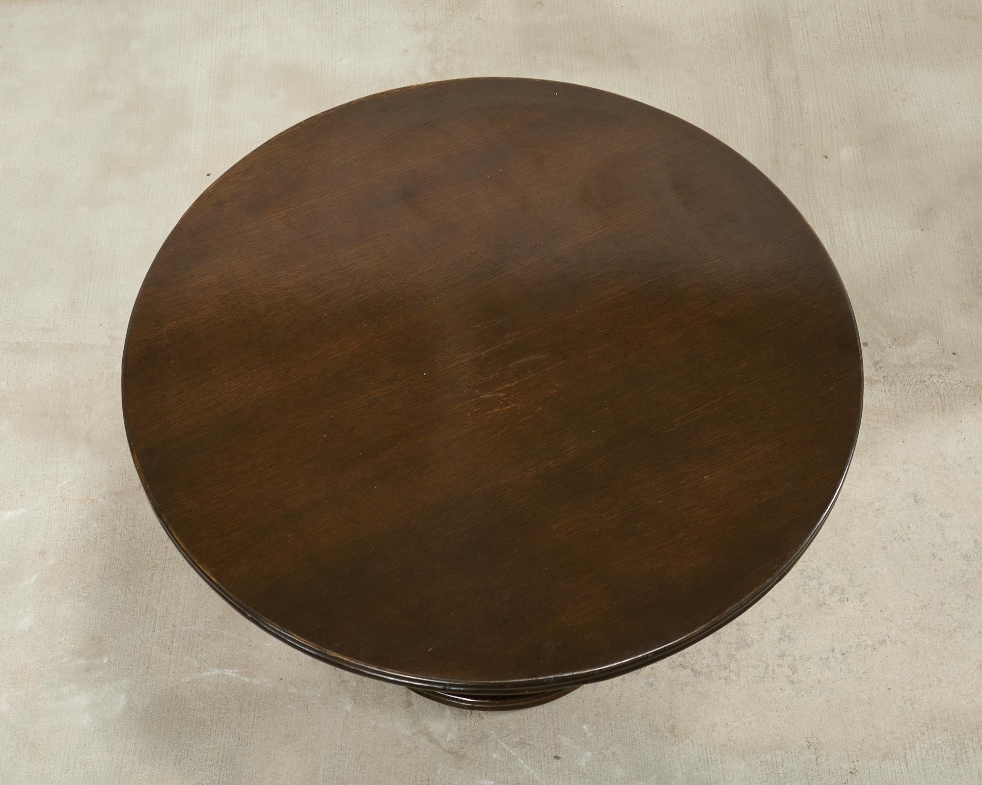 Mesa de comedor de ratán de roble redonda, orgánica y moderna de mediados de siglo McGuire Estadounidense en venta