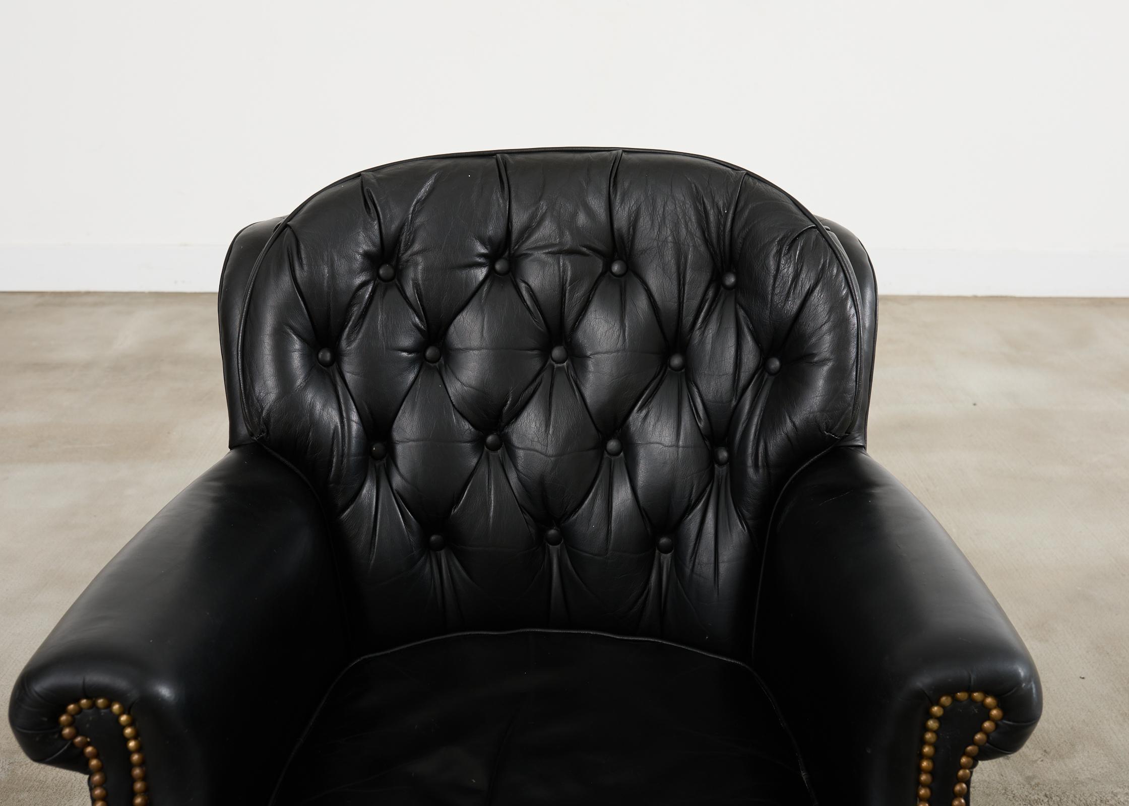 Englische Loungesessel und Ottomane aus getuftetem Leder im Regency-Stil im Angebot 4