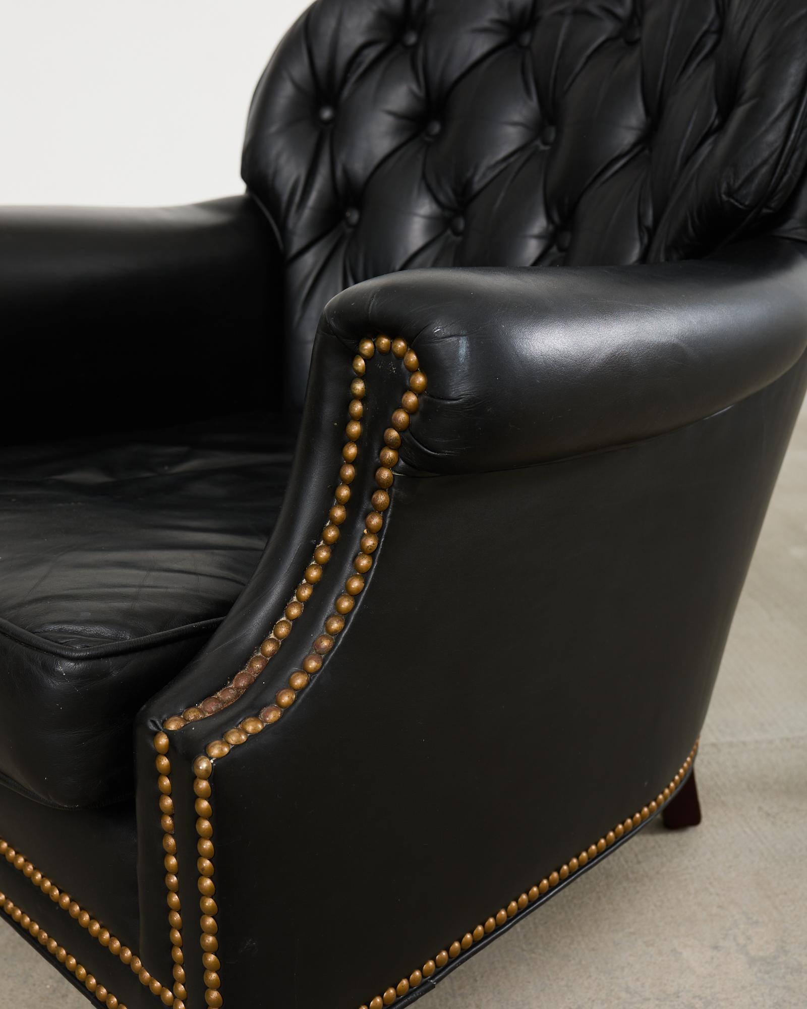 Englische Loungesessel und Ottomane aus getuftetem Leder im Regency-Stil im Angebot 2