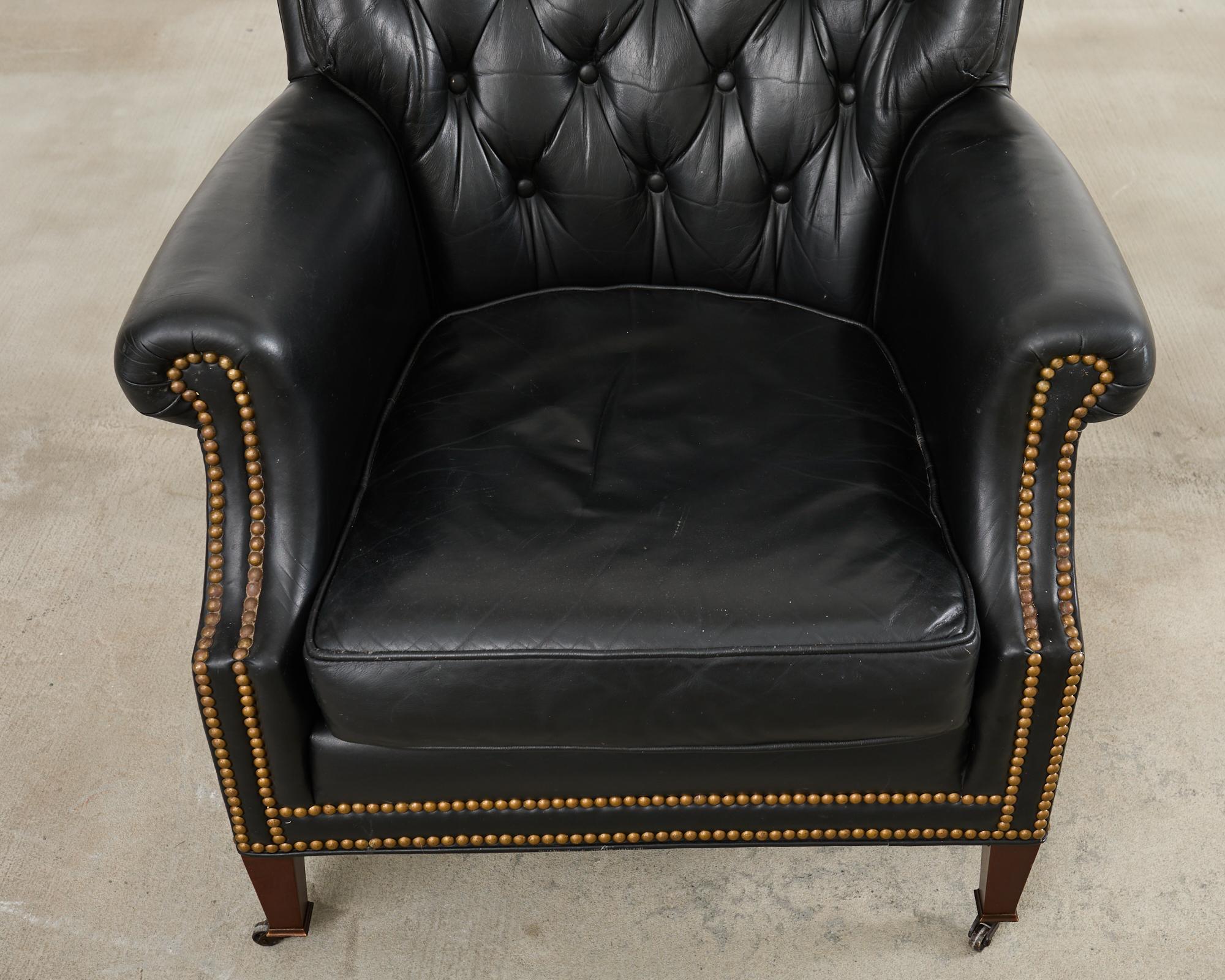Englische Loungesessel und Ottomane aus getuftetem Leder im Regency-Stil im Angebot 5