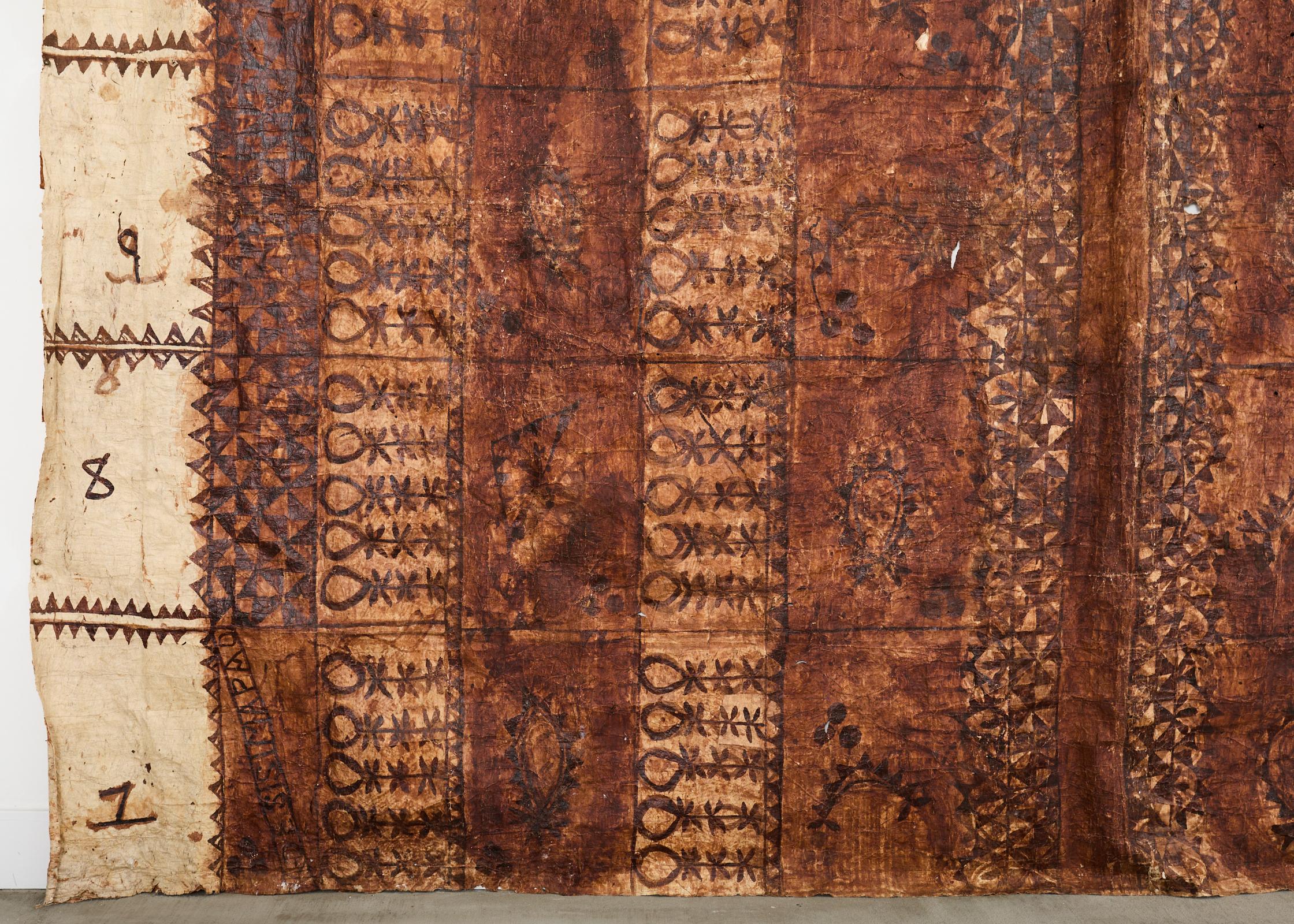 Stammes-Stil 12 Ft polynesischen Tapa Rinde Tuch aus Tonga (Tongaisch) im Angebot