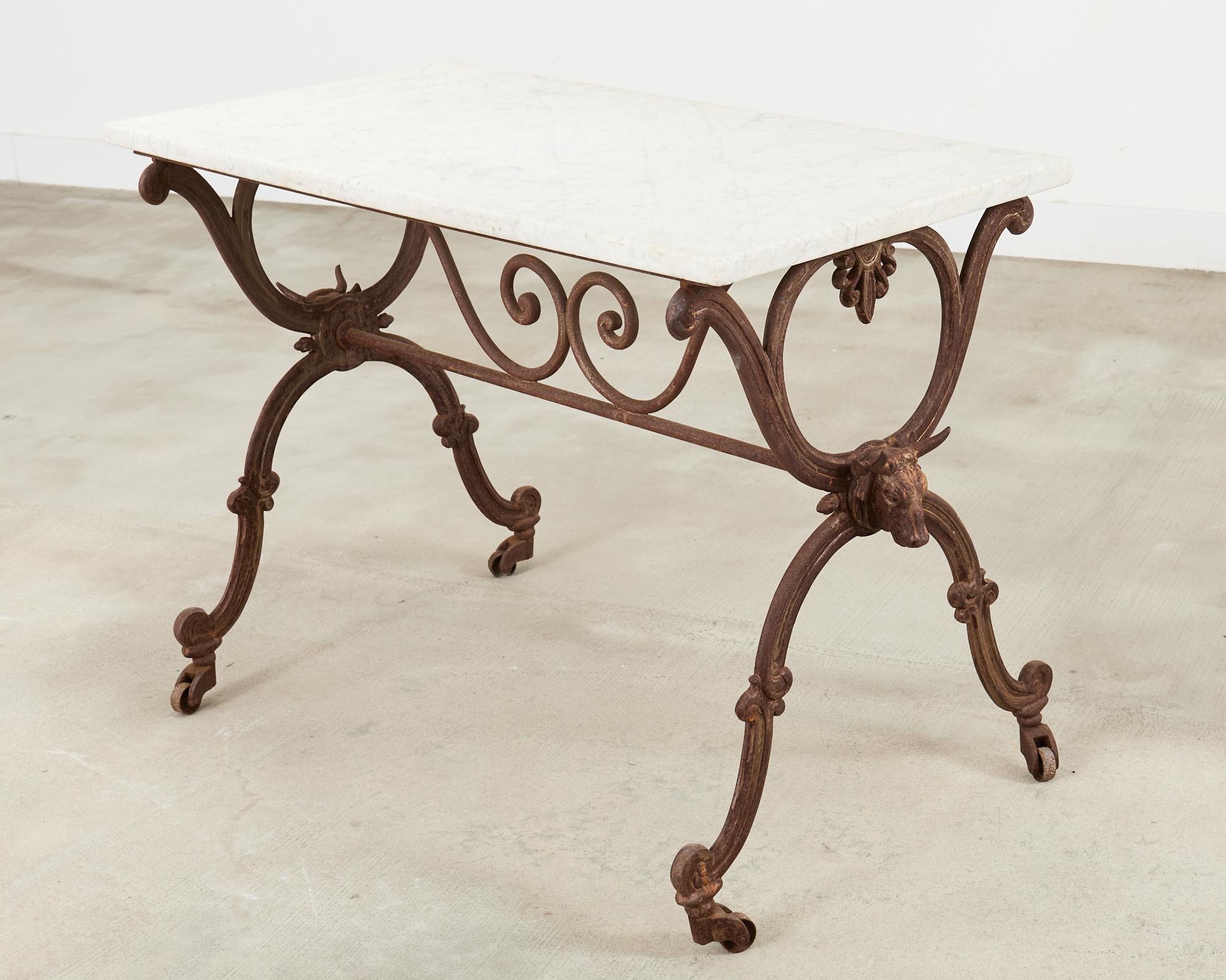 Consola de mesa de carnicero de hierro con tapa de mármol francesa del siglo XIX Francés en venta