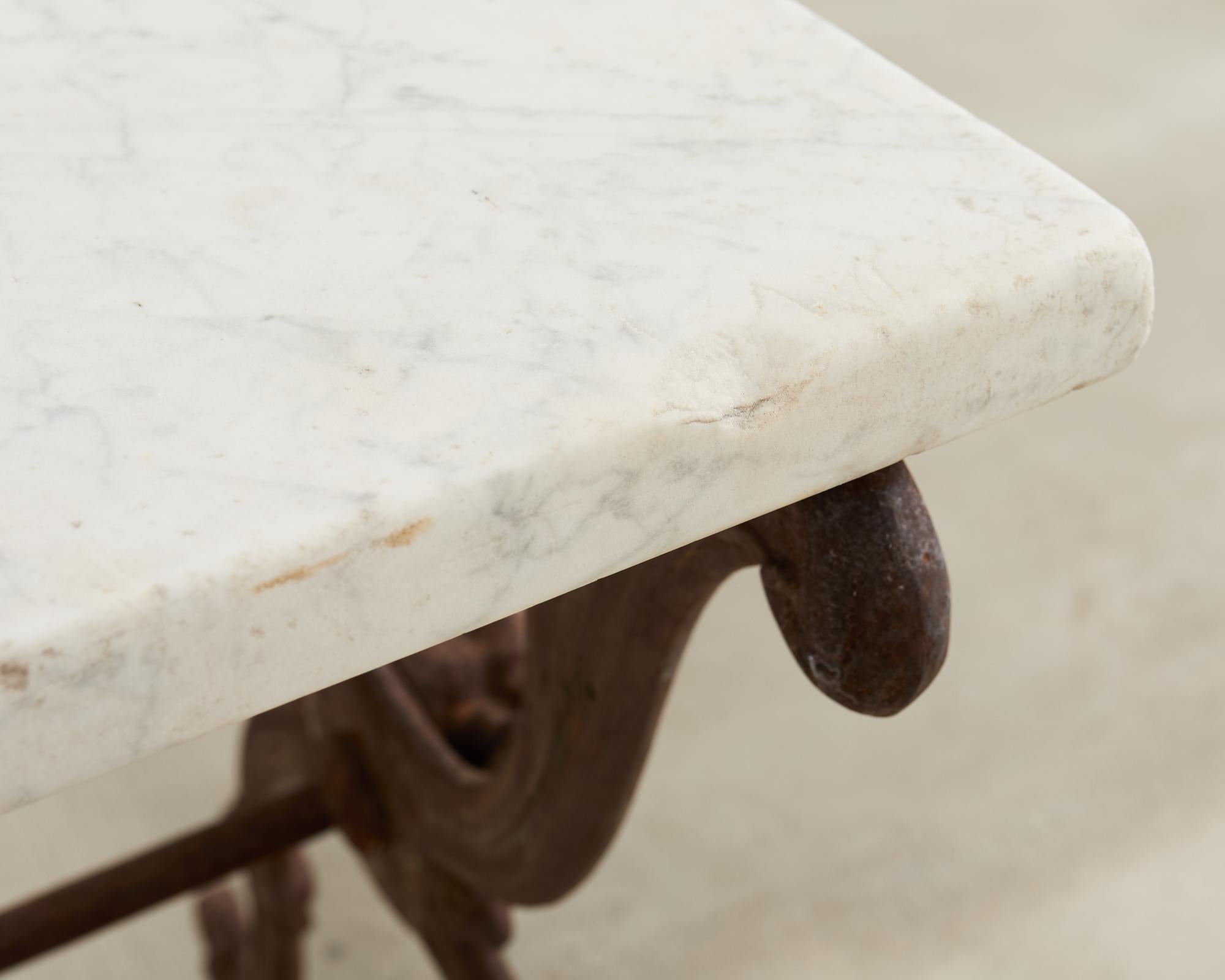 Consola de mesa de carnicero de hierro con tapa de mármol francesa del siglo XIX en venta 3