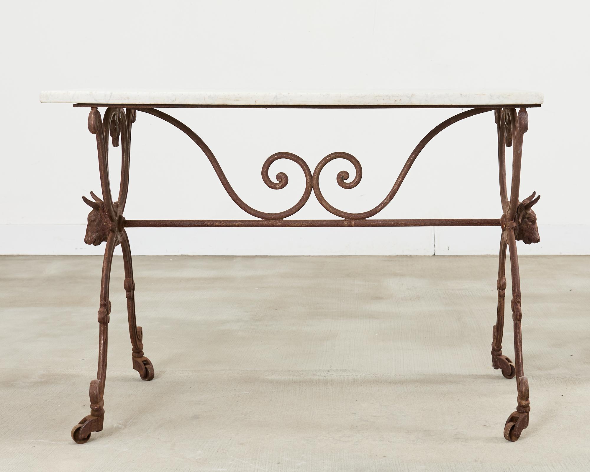 Consola de mesa de carnicero de hierro con tapa de mármol francesa del siglo XIX en venta 12