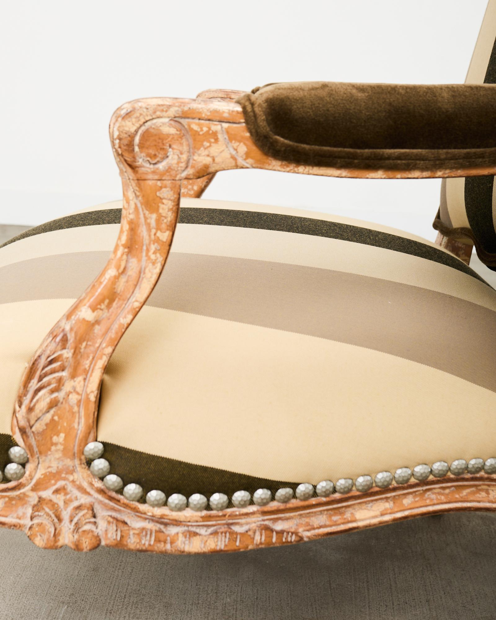 Coppia di poltrone Fauteuil in stile provinciale francese Luigi XV di Kreiss in vendita 3