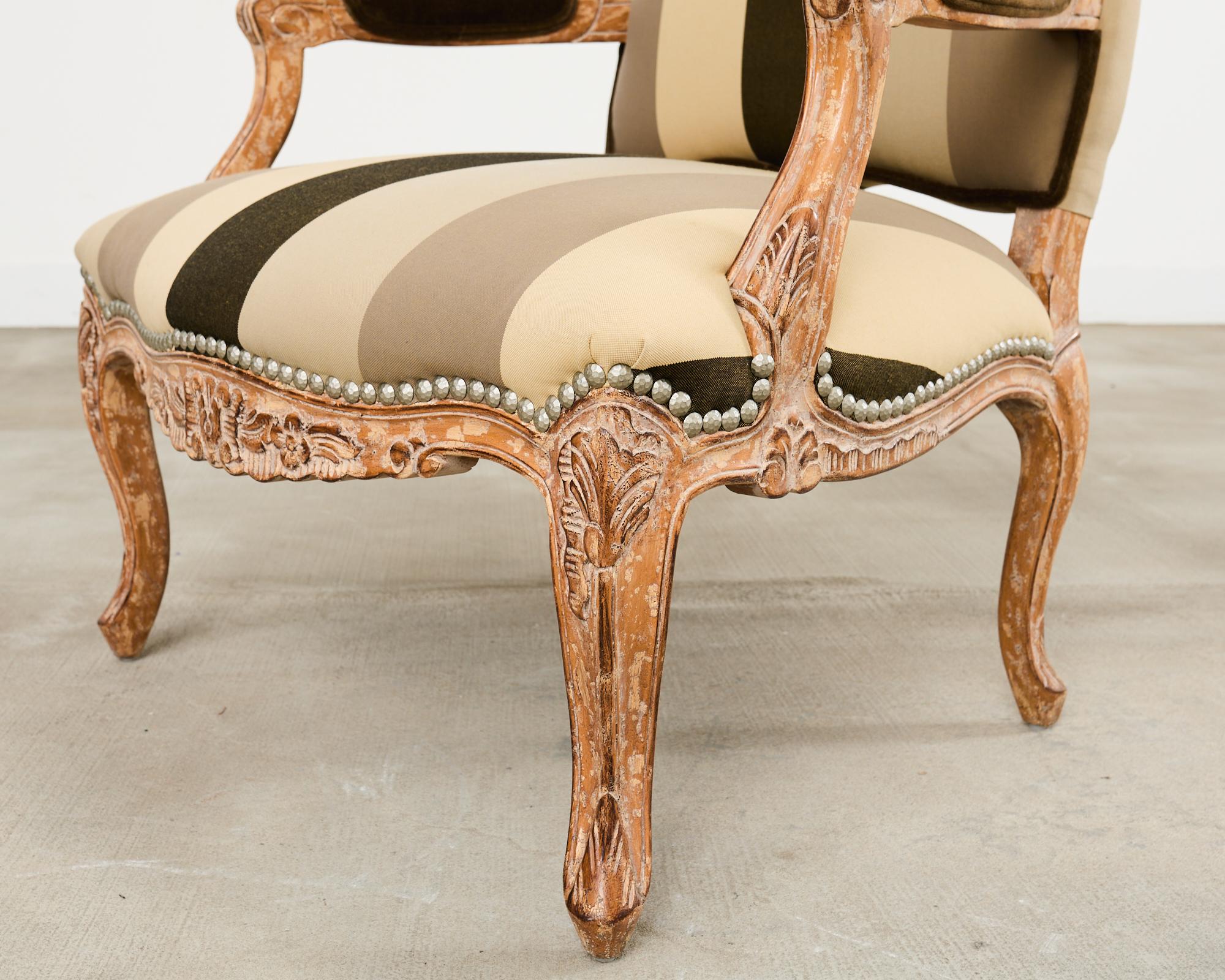 Coppia di poltrone Fauteuil in stile provinciale francese Luigi XV di Kreiss in vendita 7
