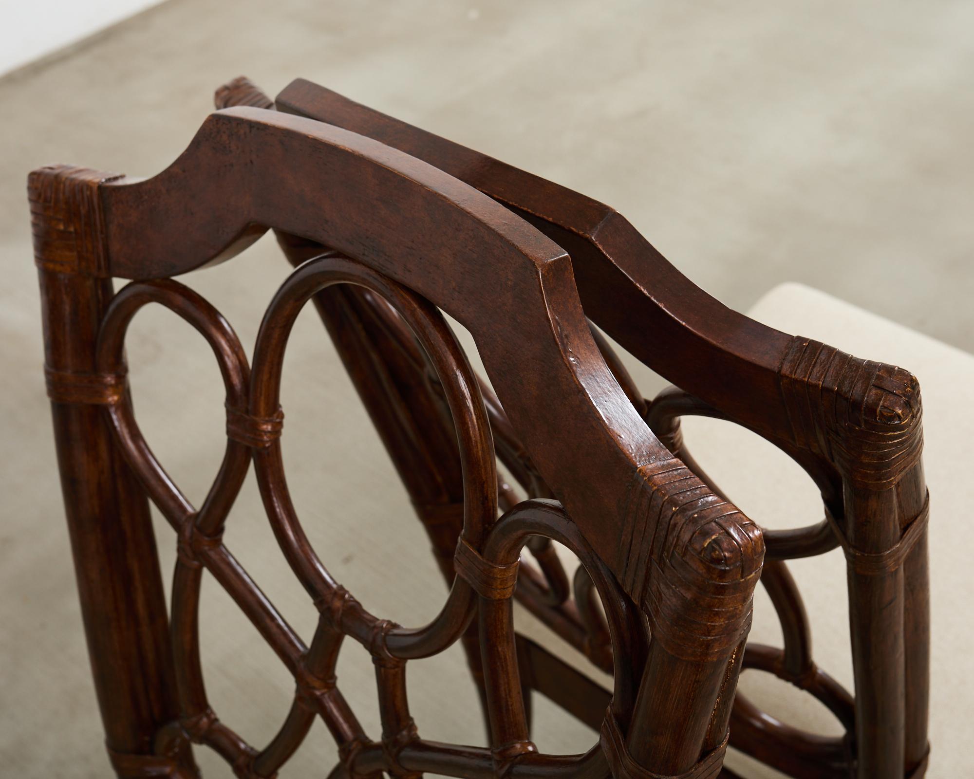 Conjunto de dieciocho sillas de comedor modernas de ratán orgánico y cuero en venta 1