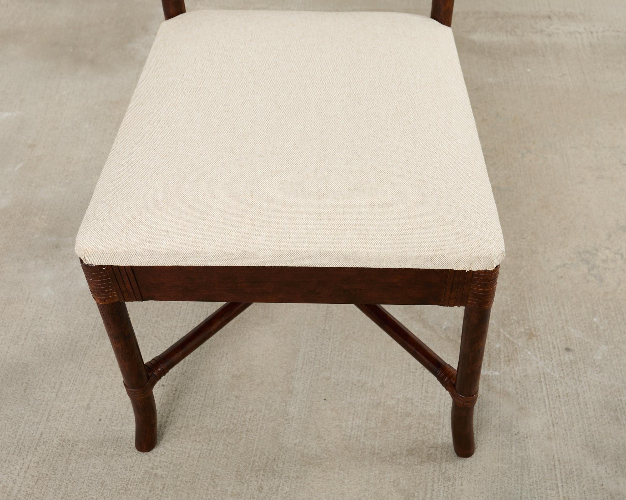 Conjunto de dieciocho sillas de comedor modernas de ratán orgánico y cuero en venta 8